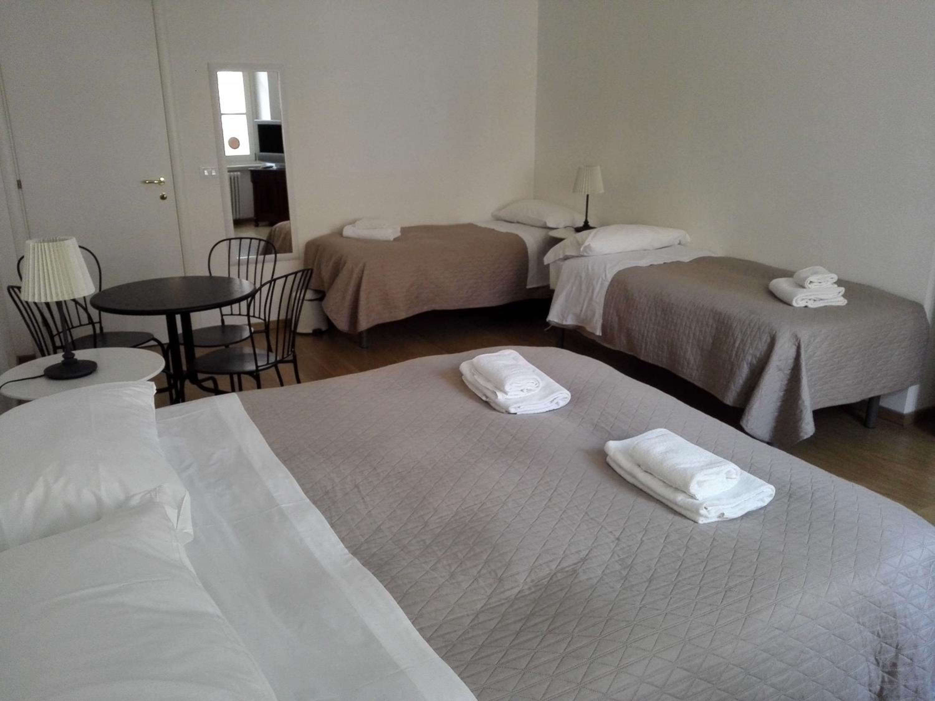 Quadruple Room with Private External Bathroom - Photo 2