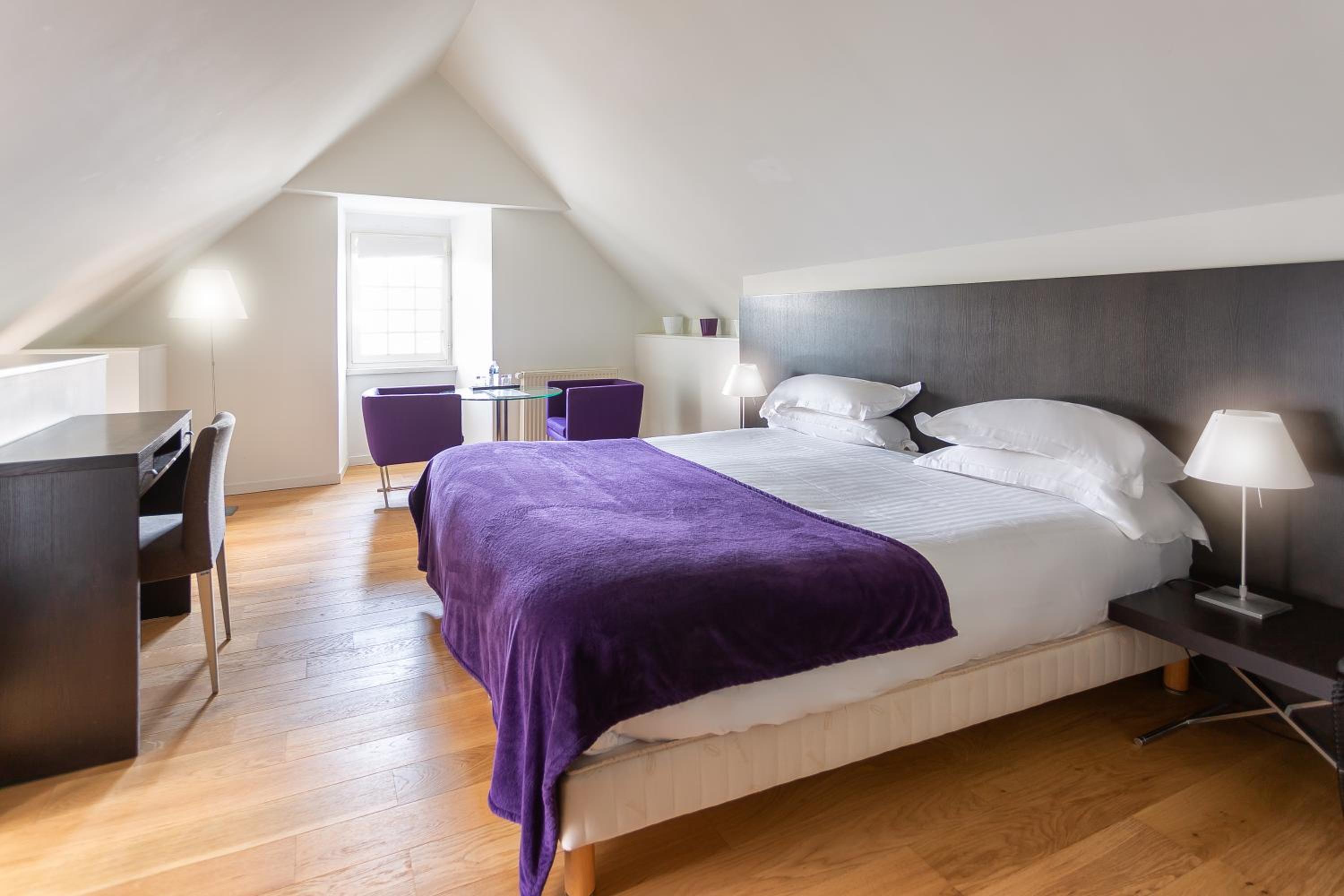 Superior Double Room with Partial Sea View