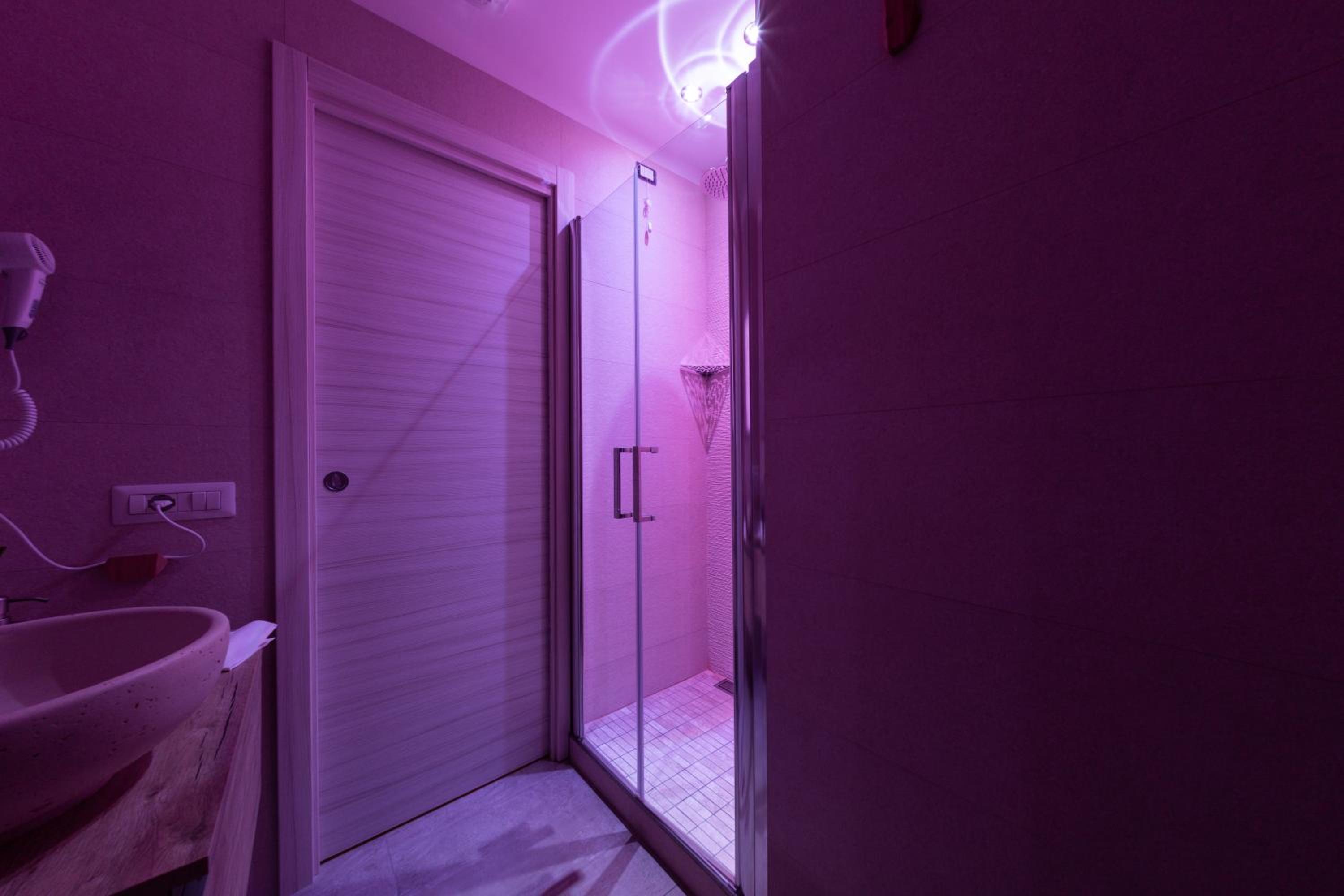 Single Room with Private Bathroom photo 3