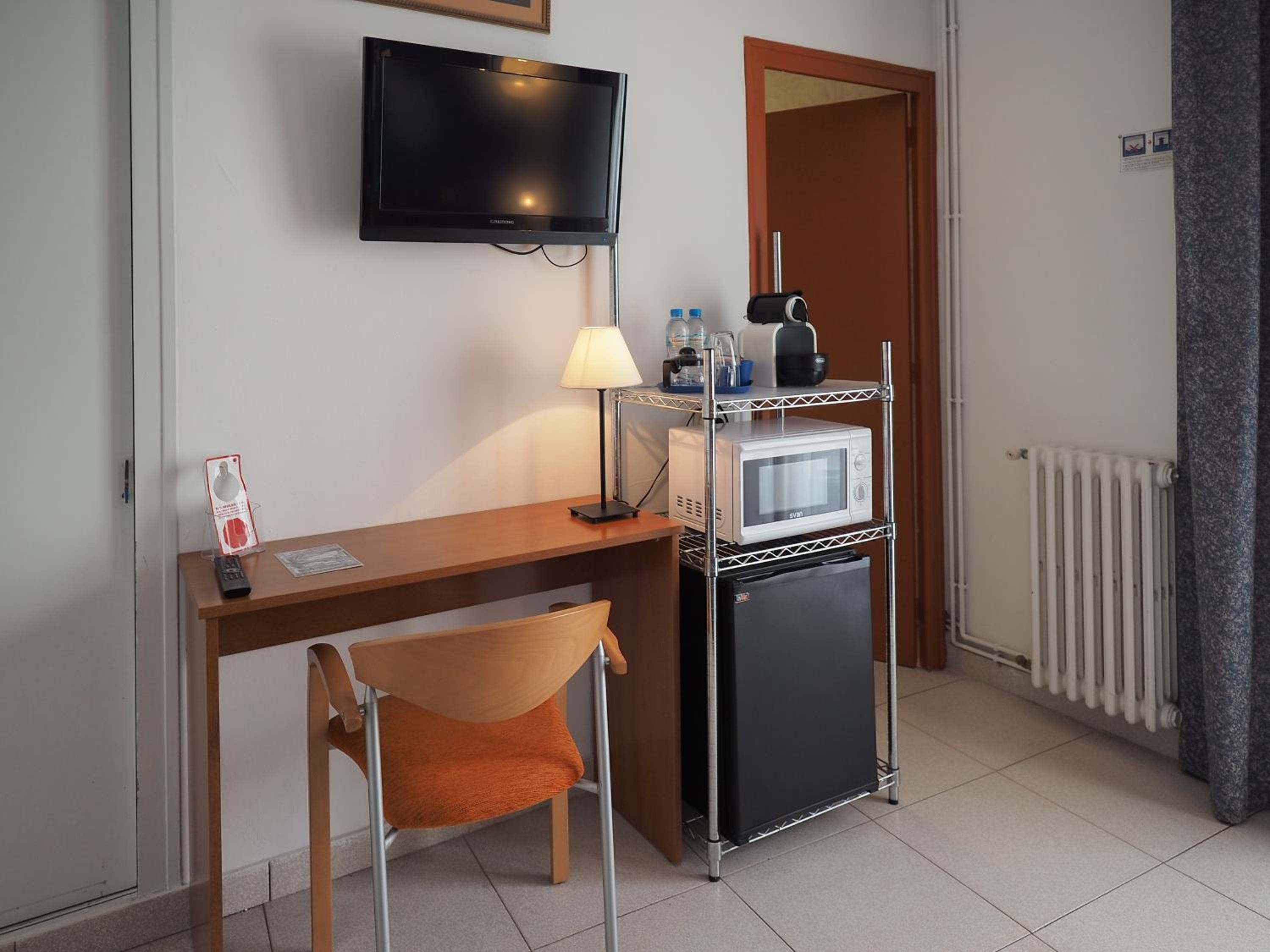 Double or Twin Room with Balcony photo 2