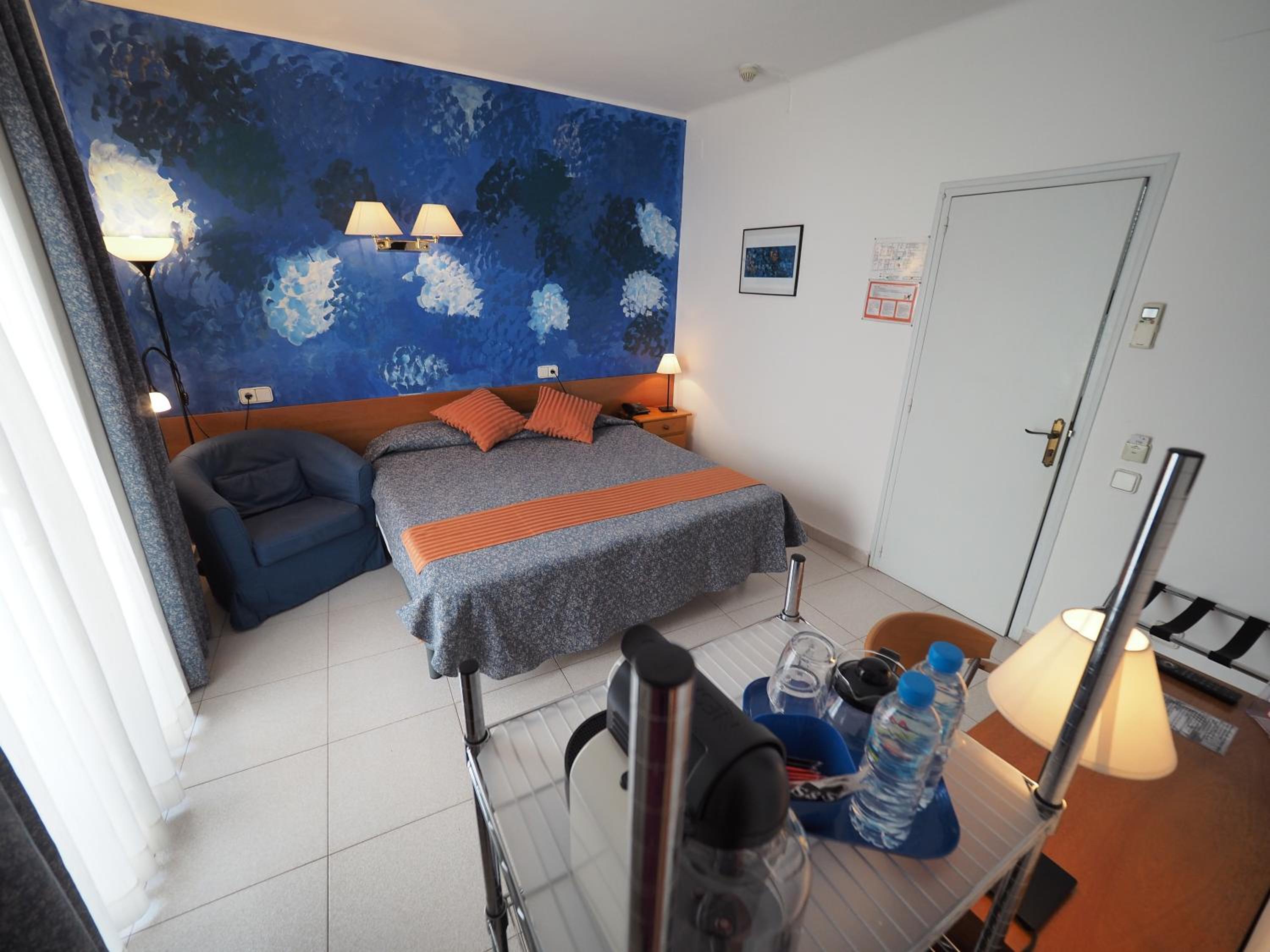 Double or Twin Room with Balcony photo 3
