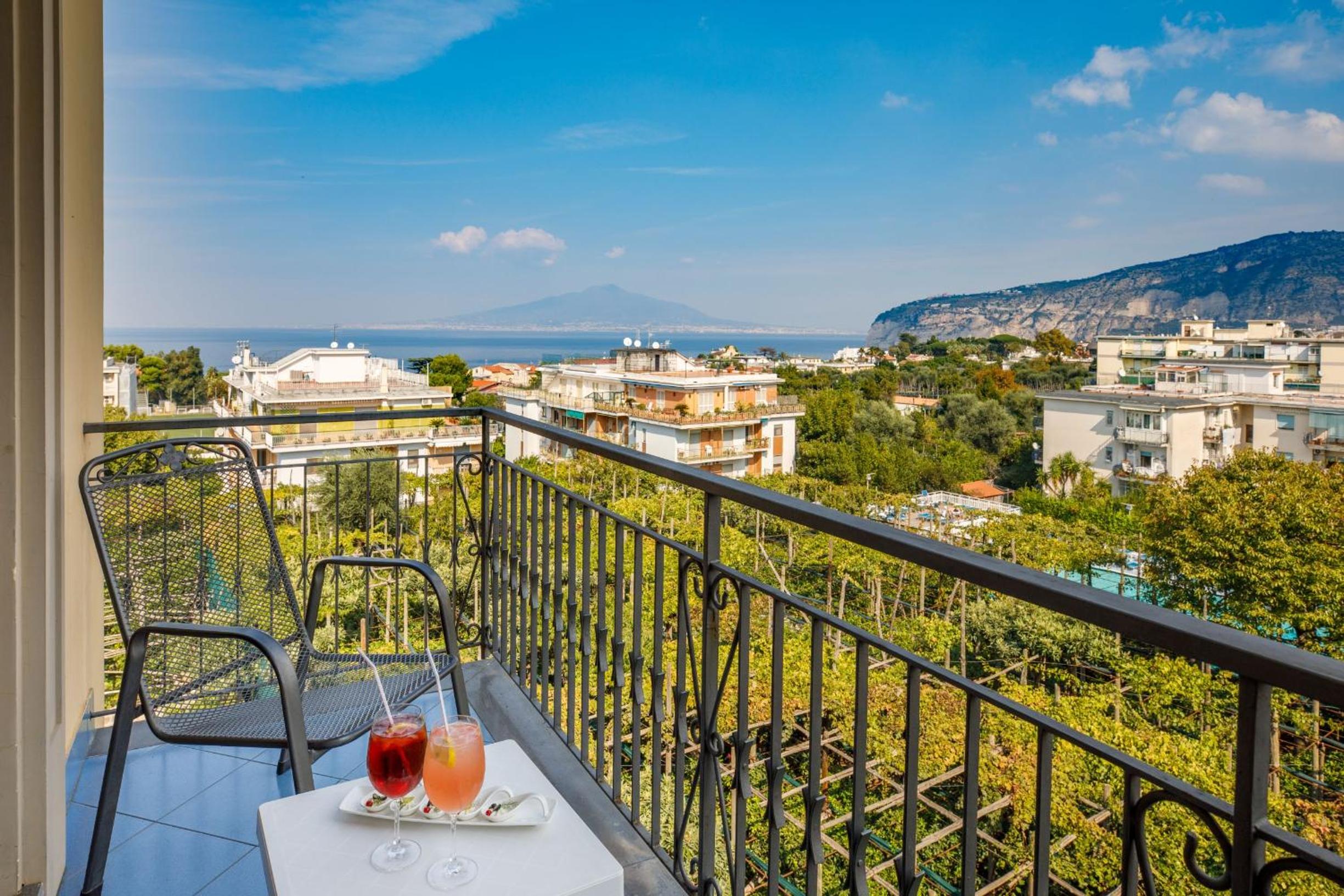 Double or Twin Room with Sea View photo 3