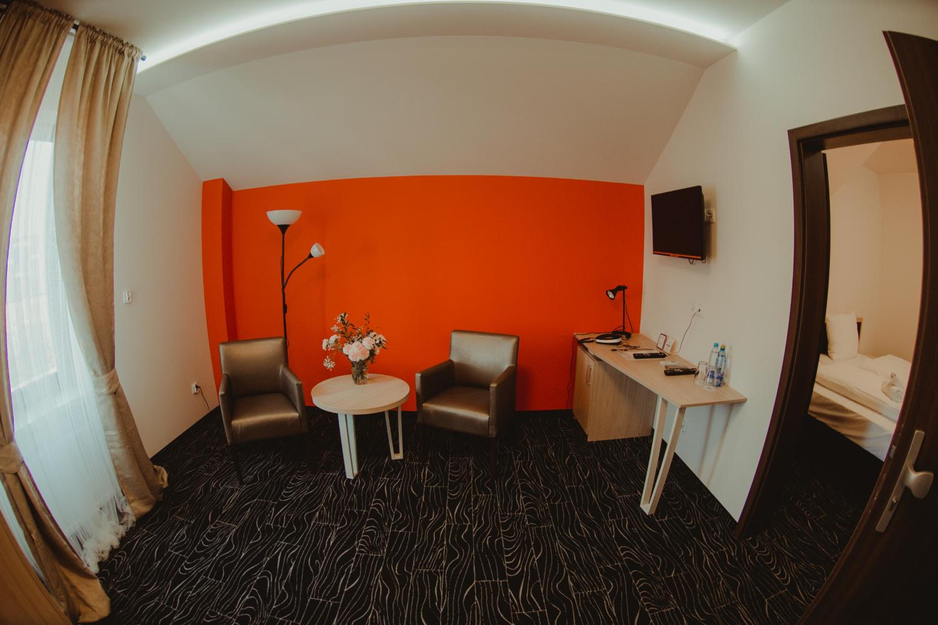 Economy Triple Room - Photo 5