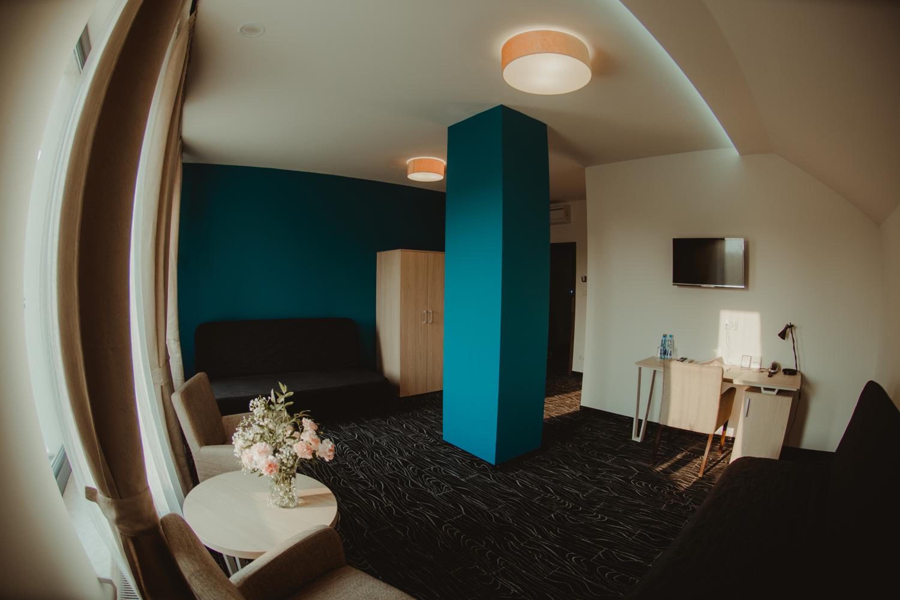 Economy Triple Room - Photo 6