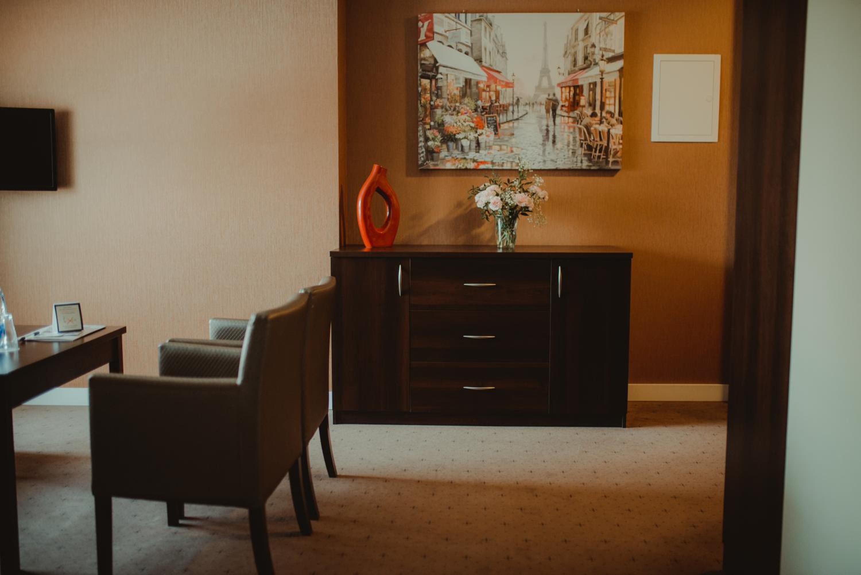 Deluxe King Room - Photo 5
