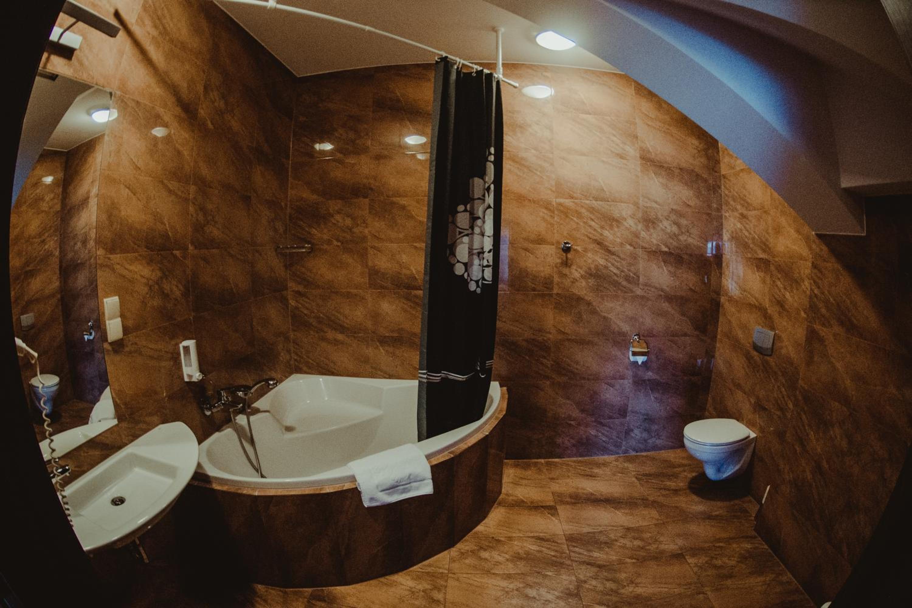 Deluxe King Room - Photo 7