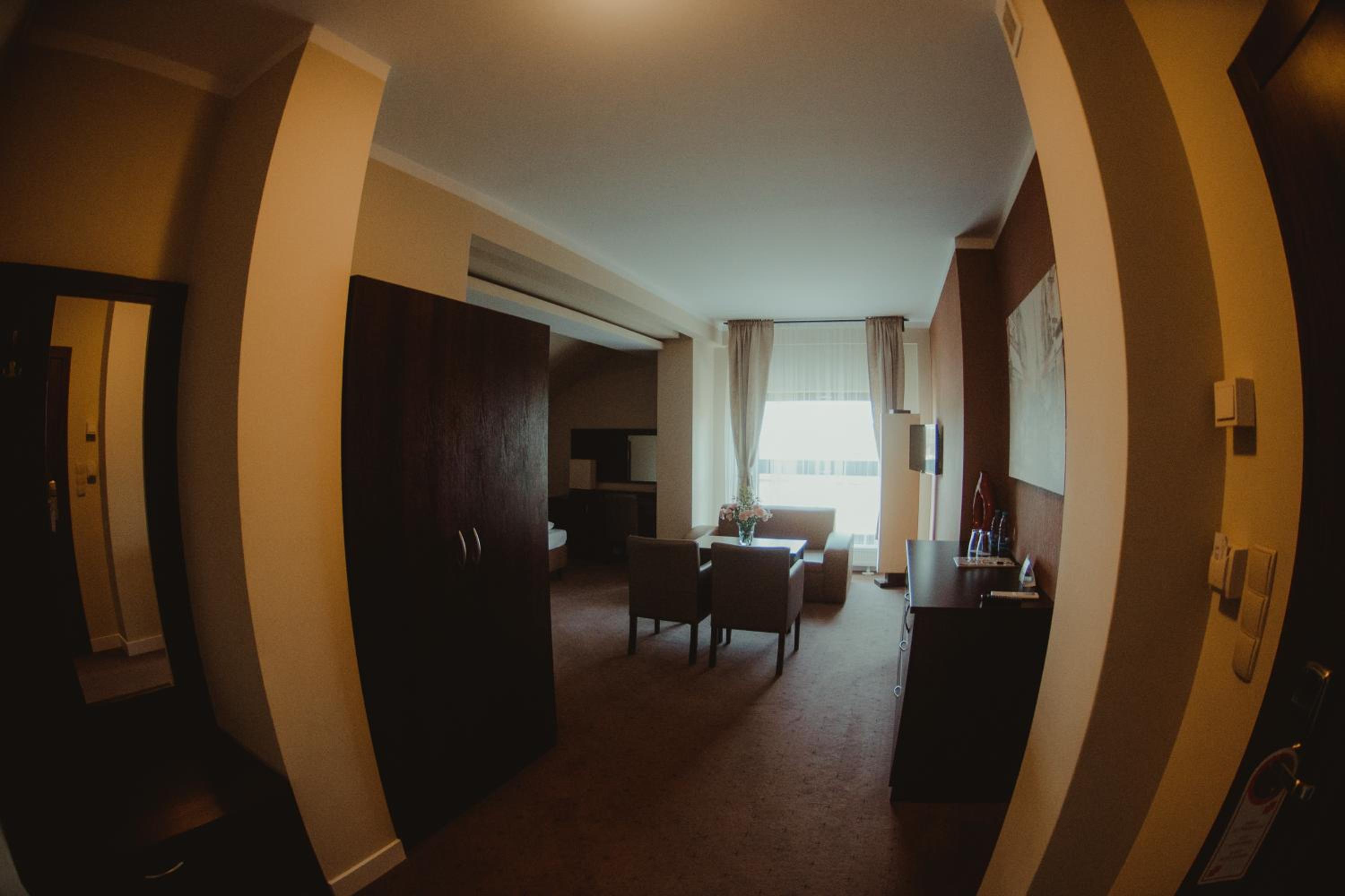 Deluxe King Room - Photo 6