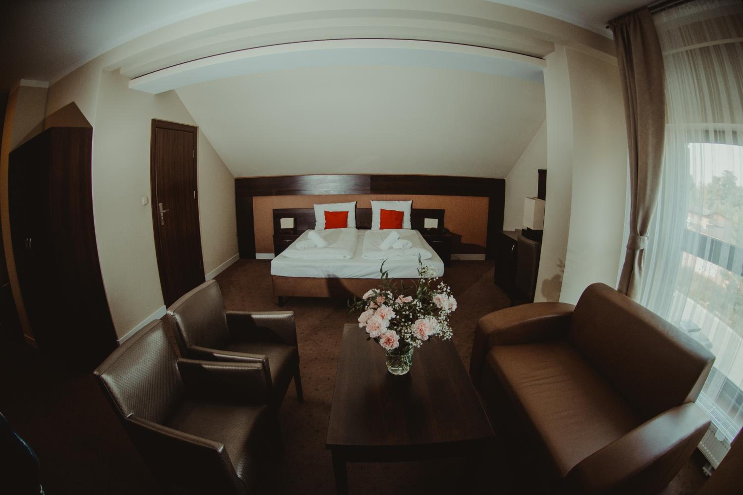 Deluxe King Room - Photo 2