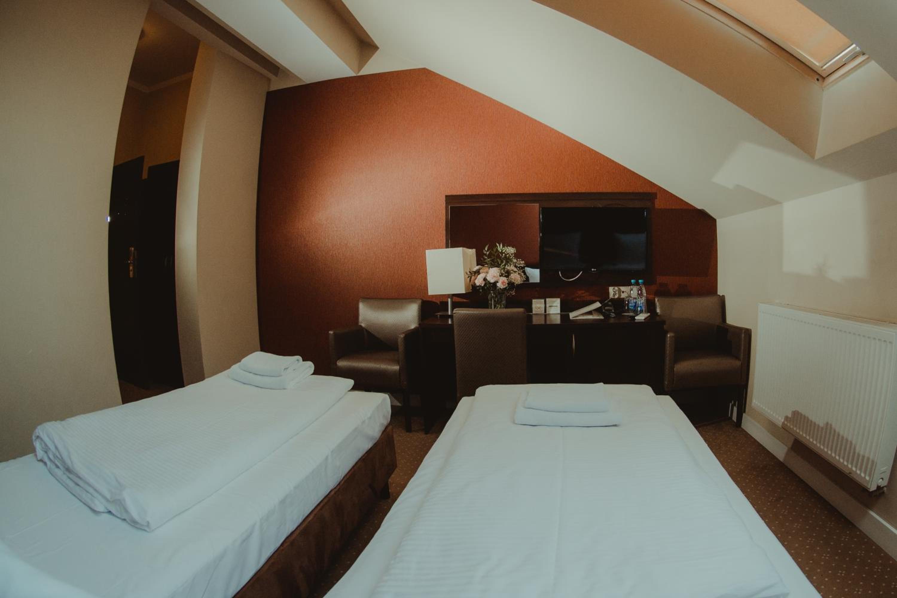 Double Room - Photo 5