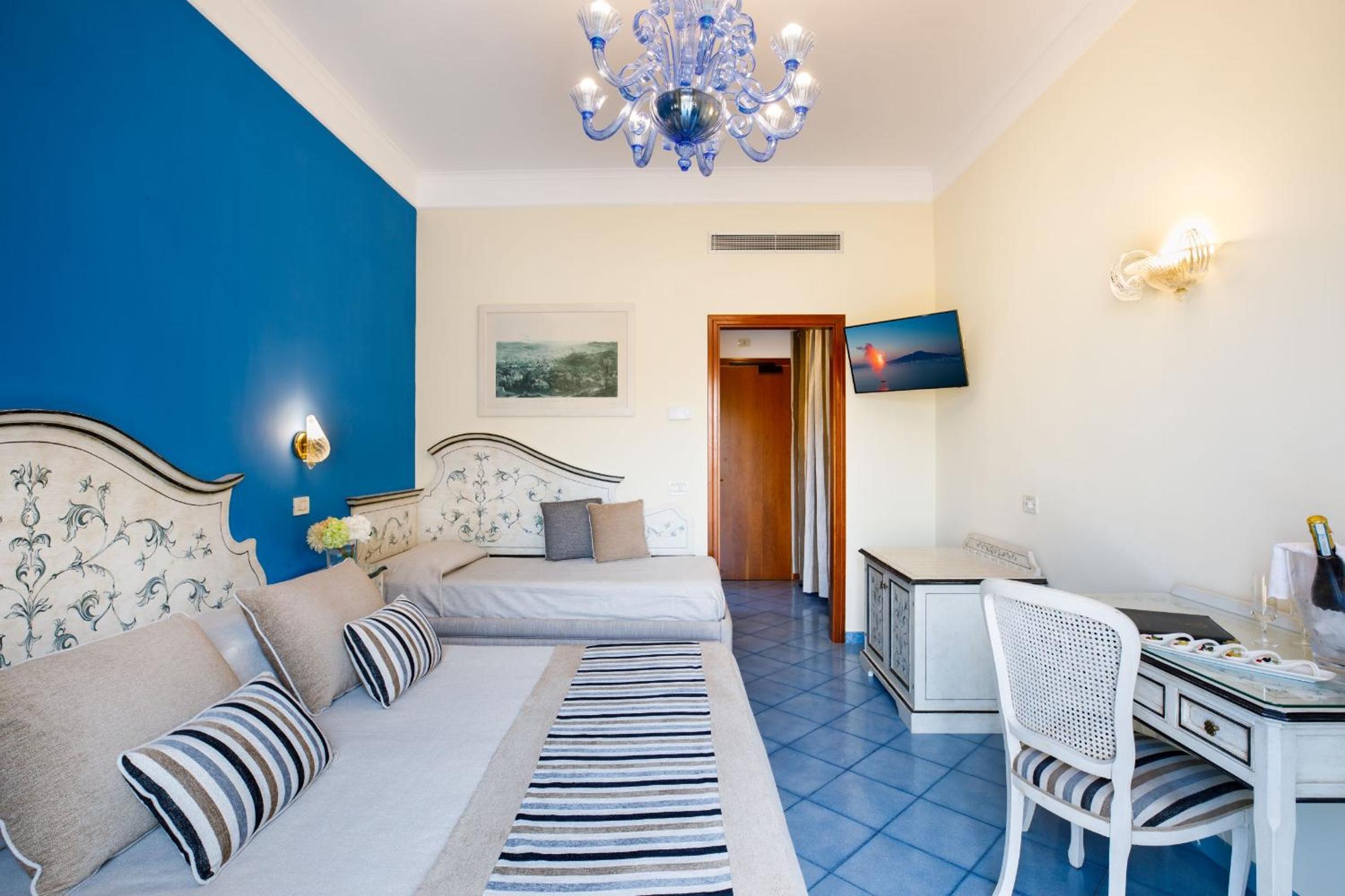 Economy Triple Room - Photo 15