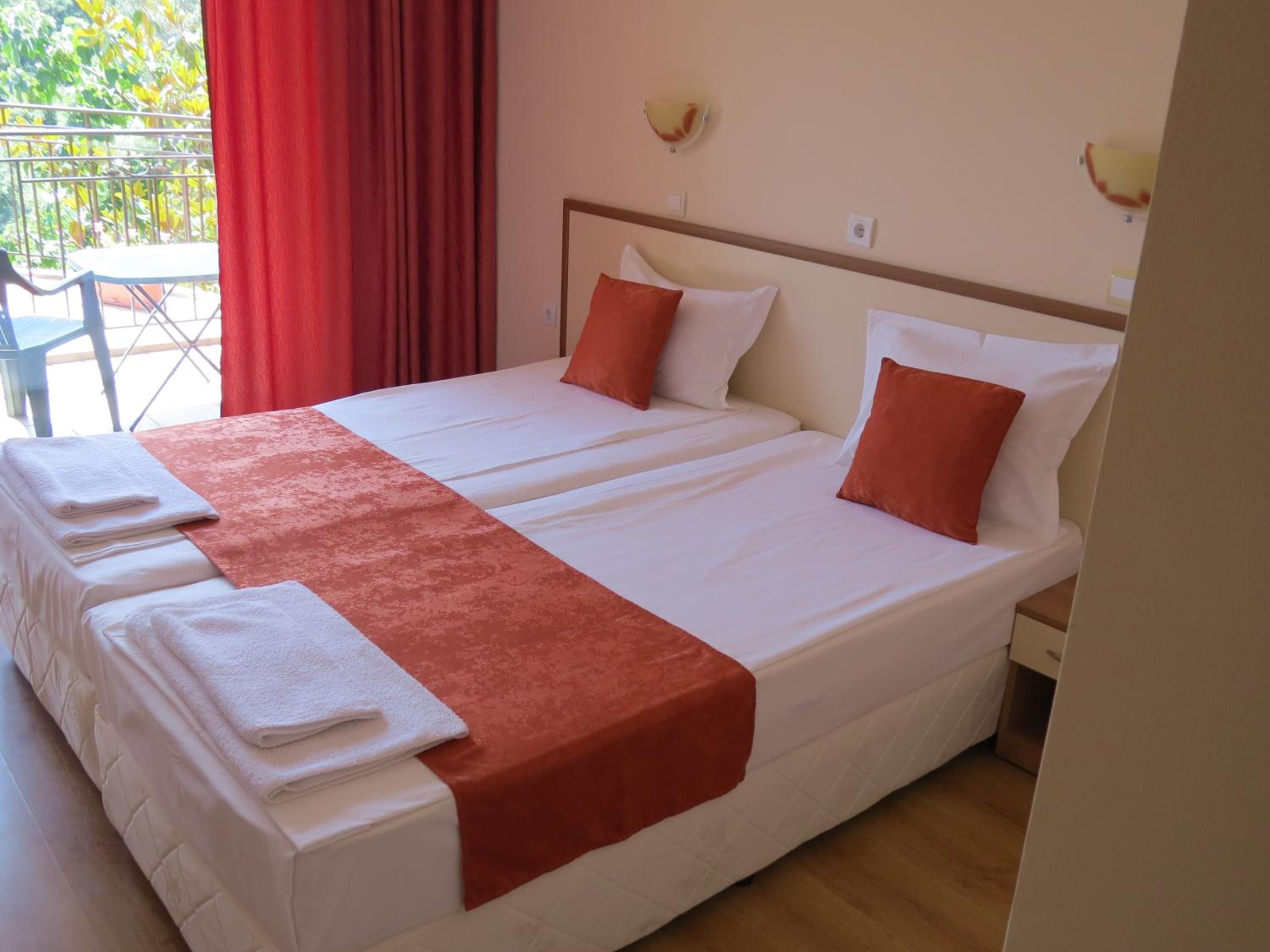 Twin Room with Balcony (2 Adults + 1 Child) photo 1