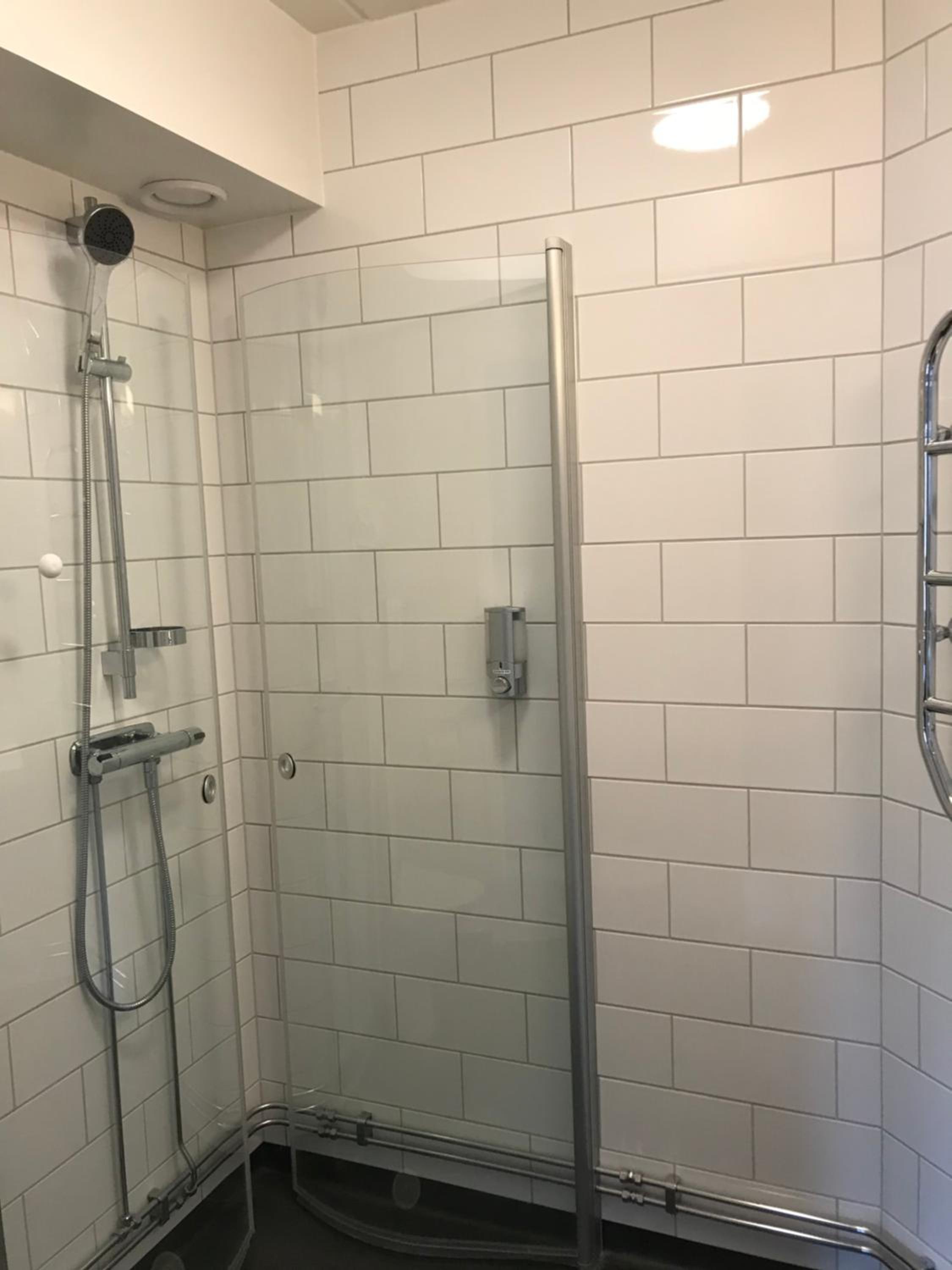 Standard Twin Room - Photo 6