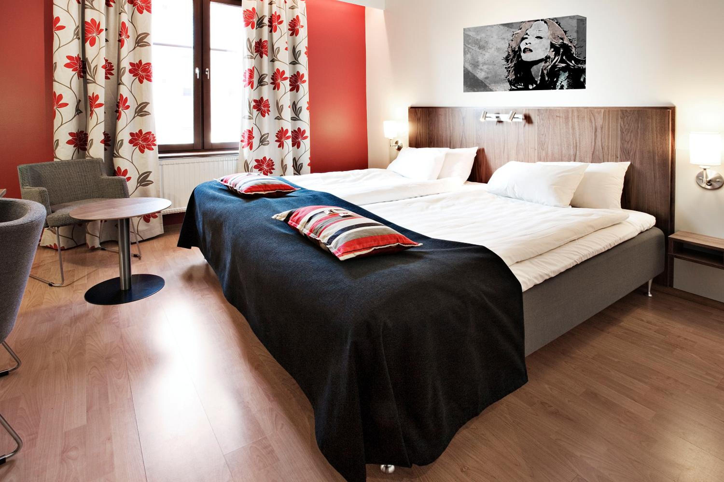 Standard Twin Room - Photo 8