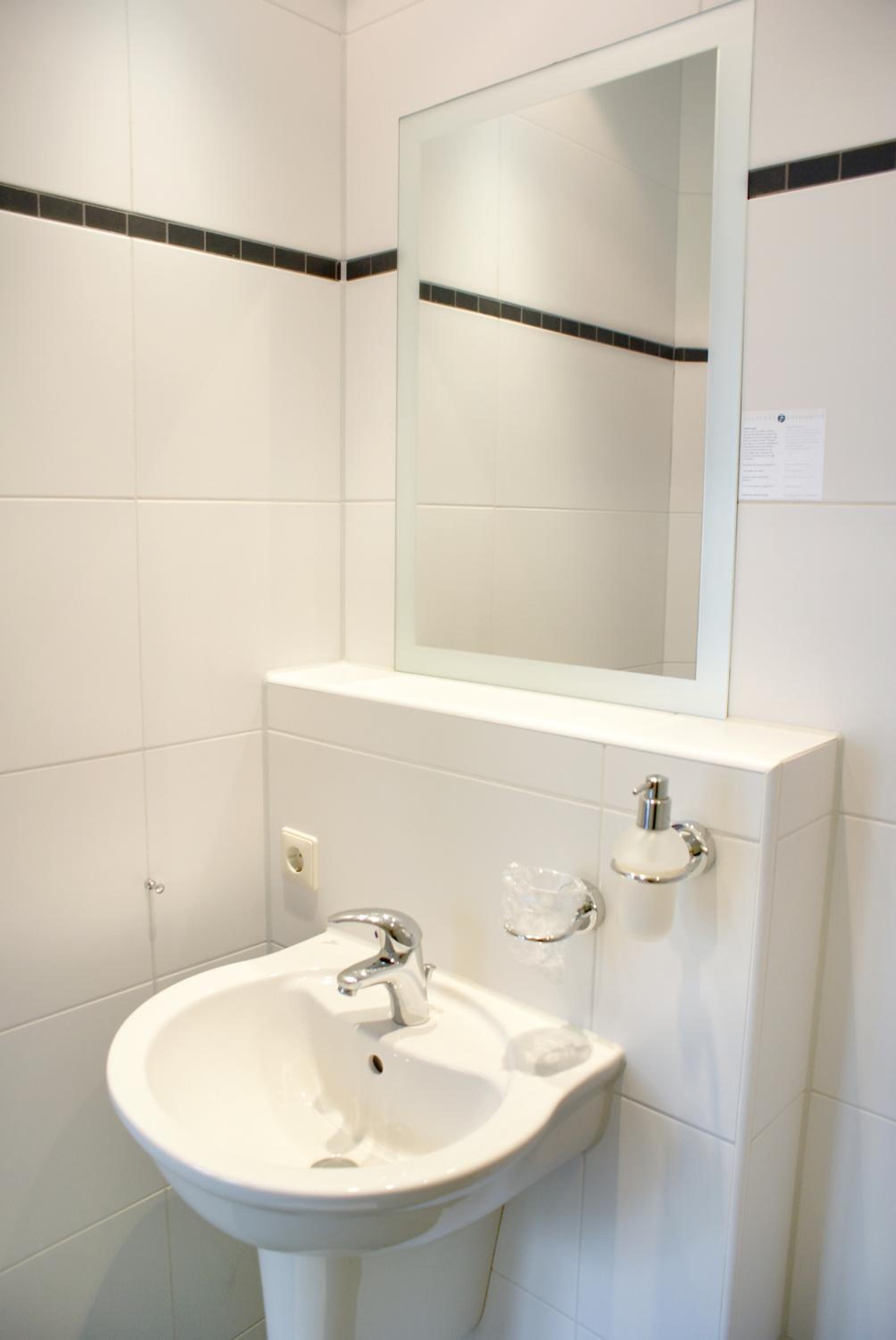 Small Double Room - Photo 3