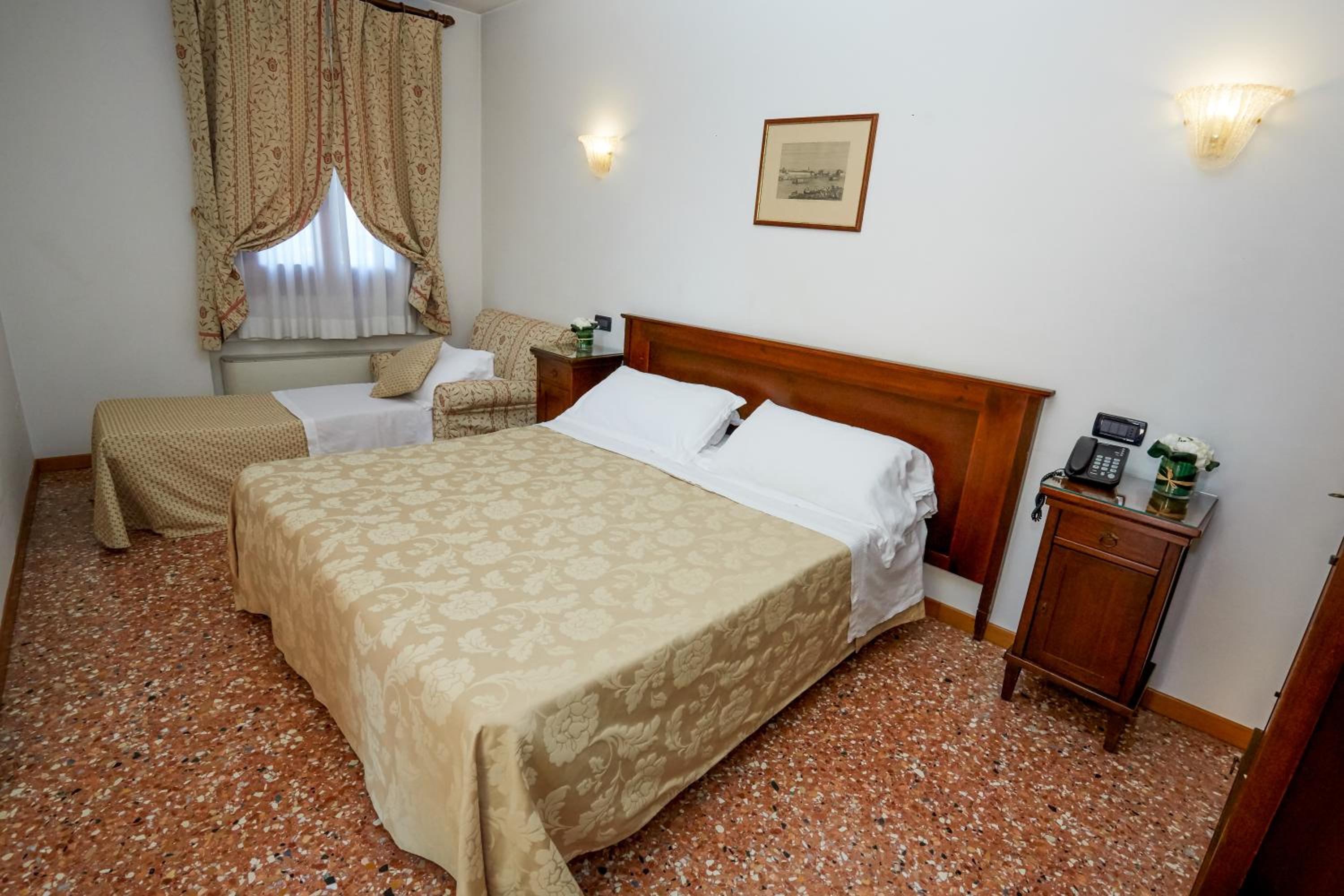 Classic Triple Room - Photo 1