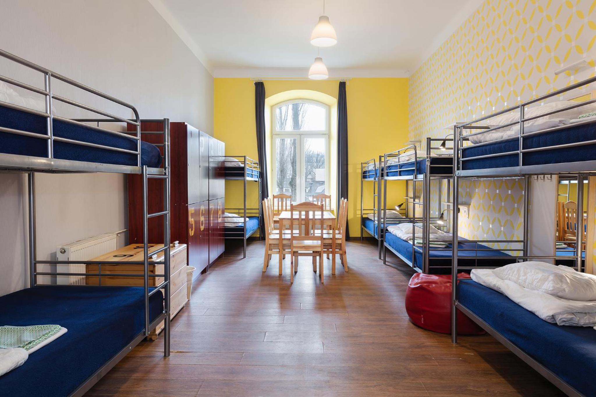 Bed in 10-Bed Dormitory Room with Shared Bathroom photo 1