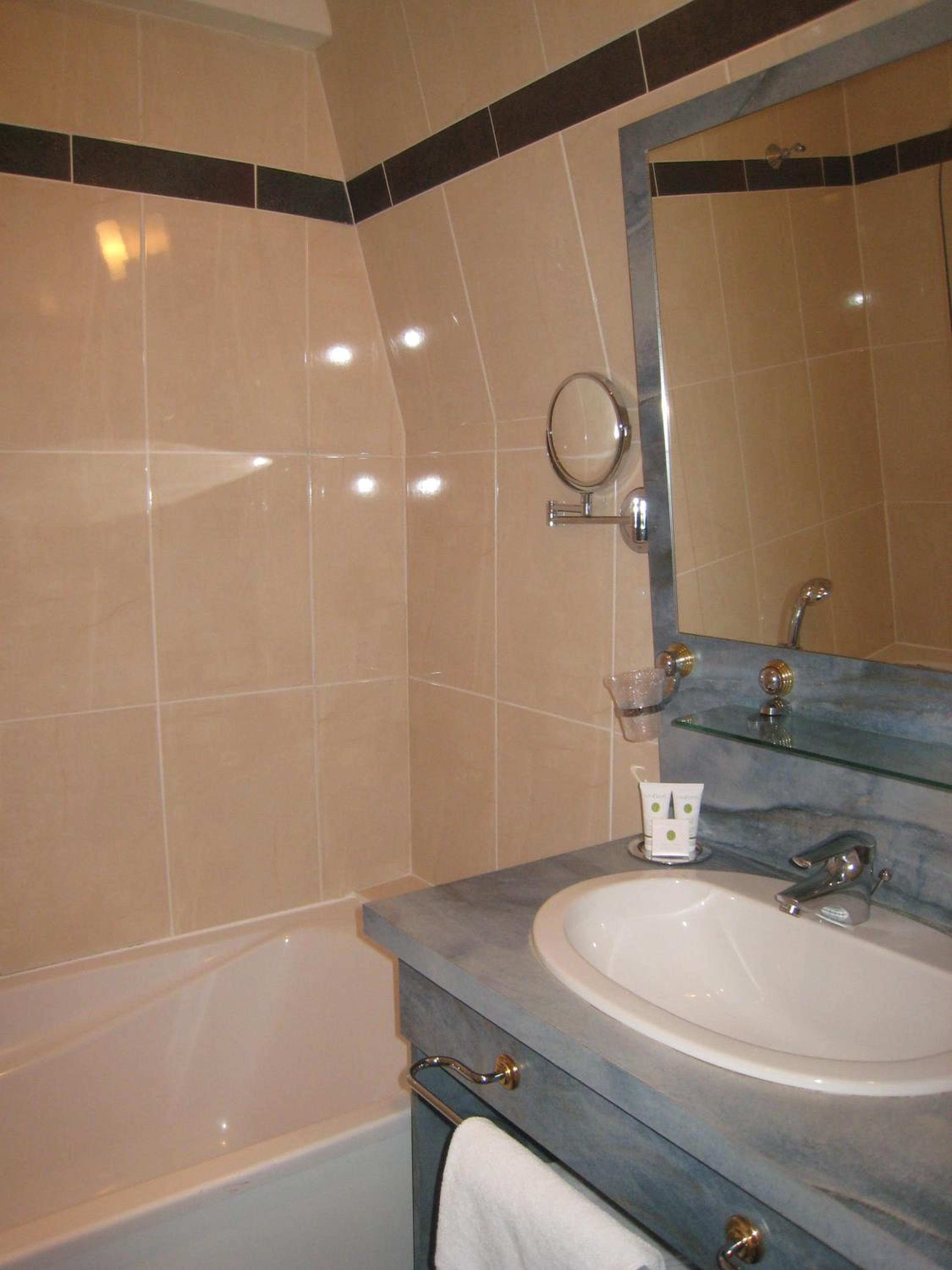 Small Double Room - Photo 3