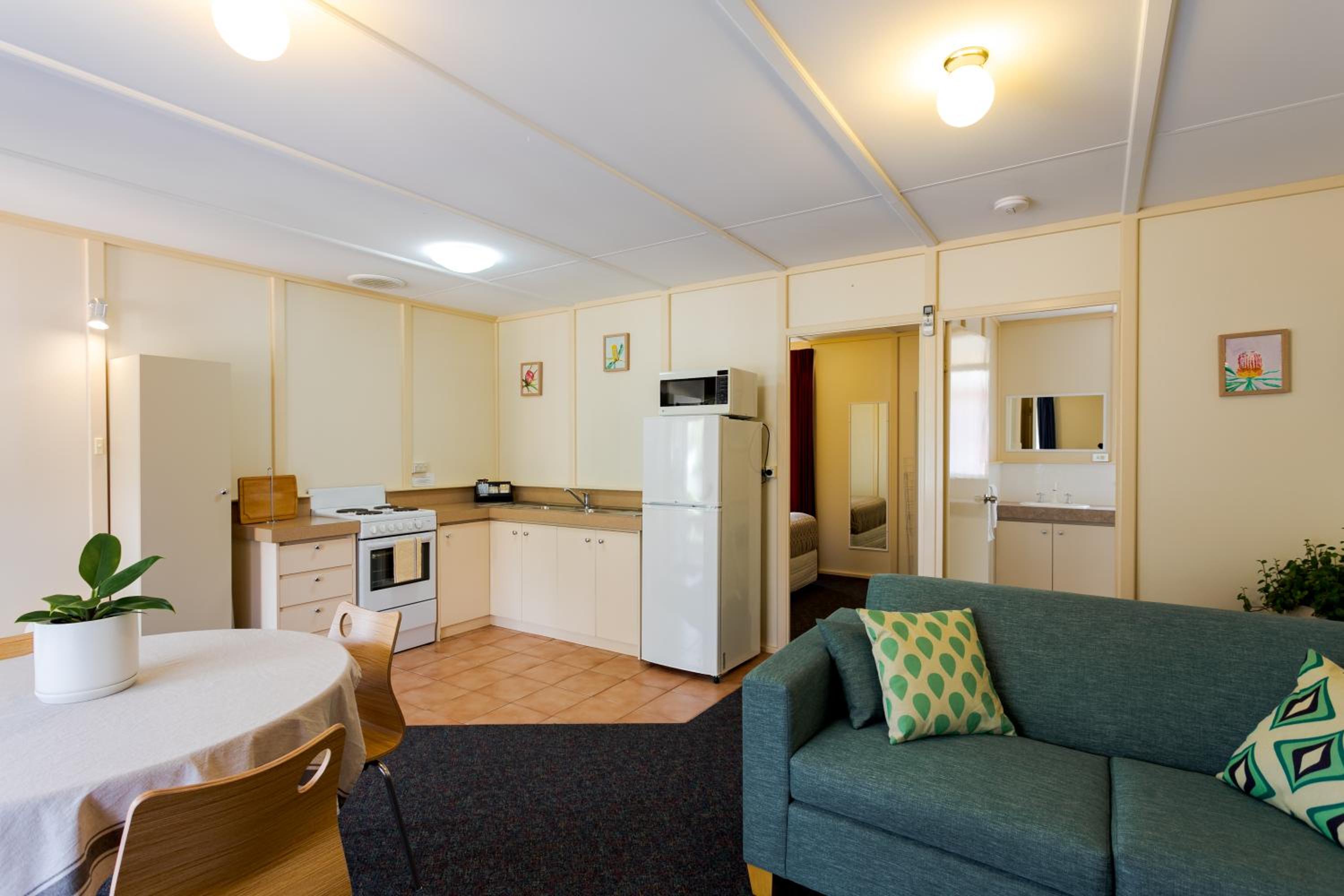 Deluxe One-Bedroom Apartment photo 3