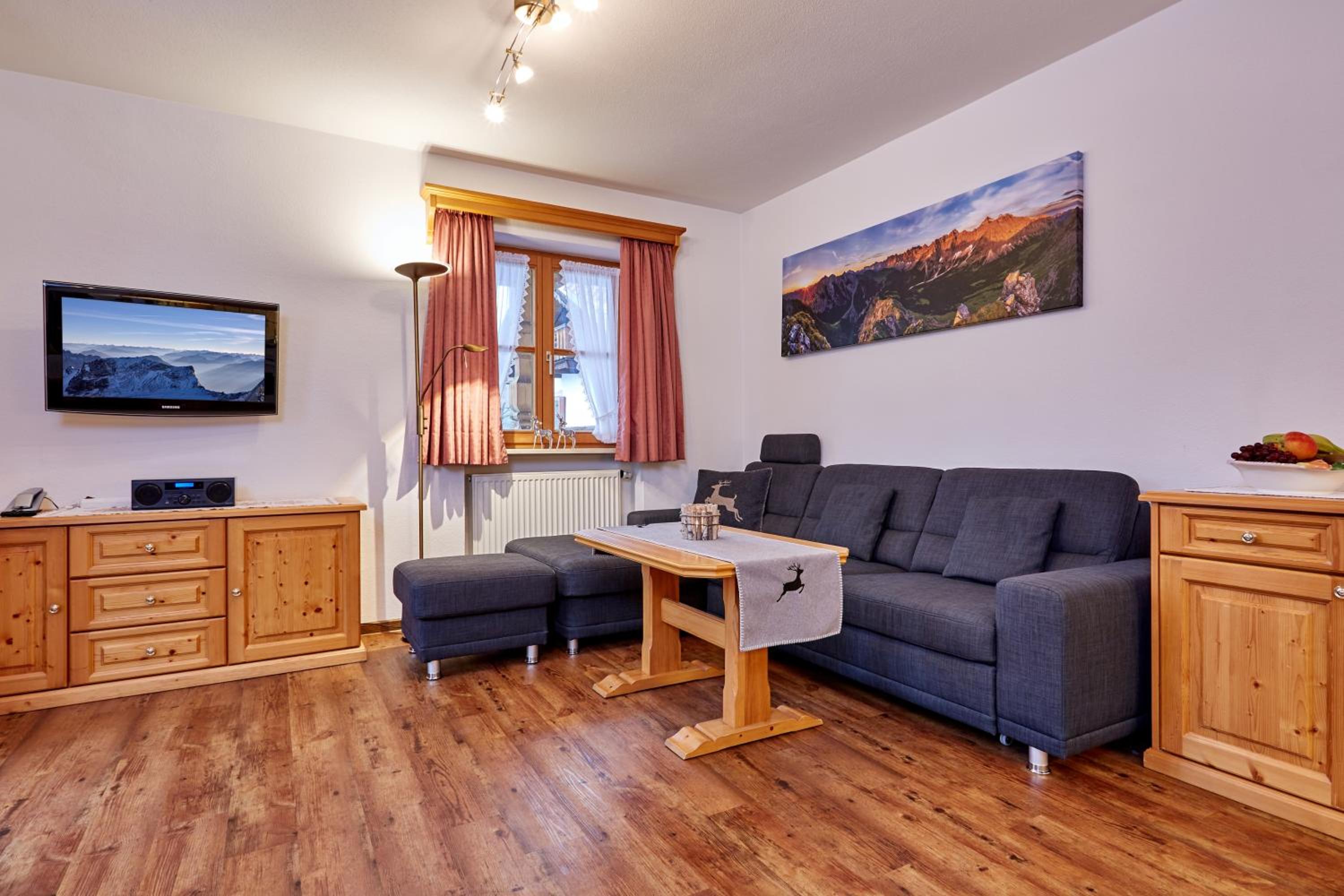 Apartment with Mountain View photo 3