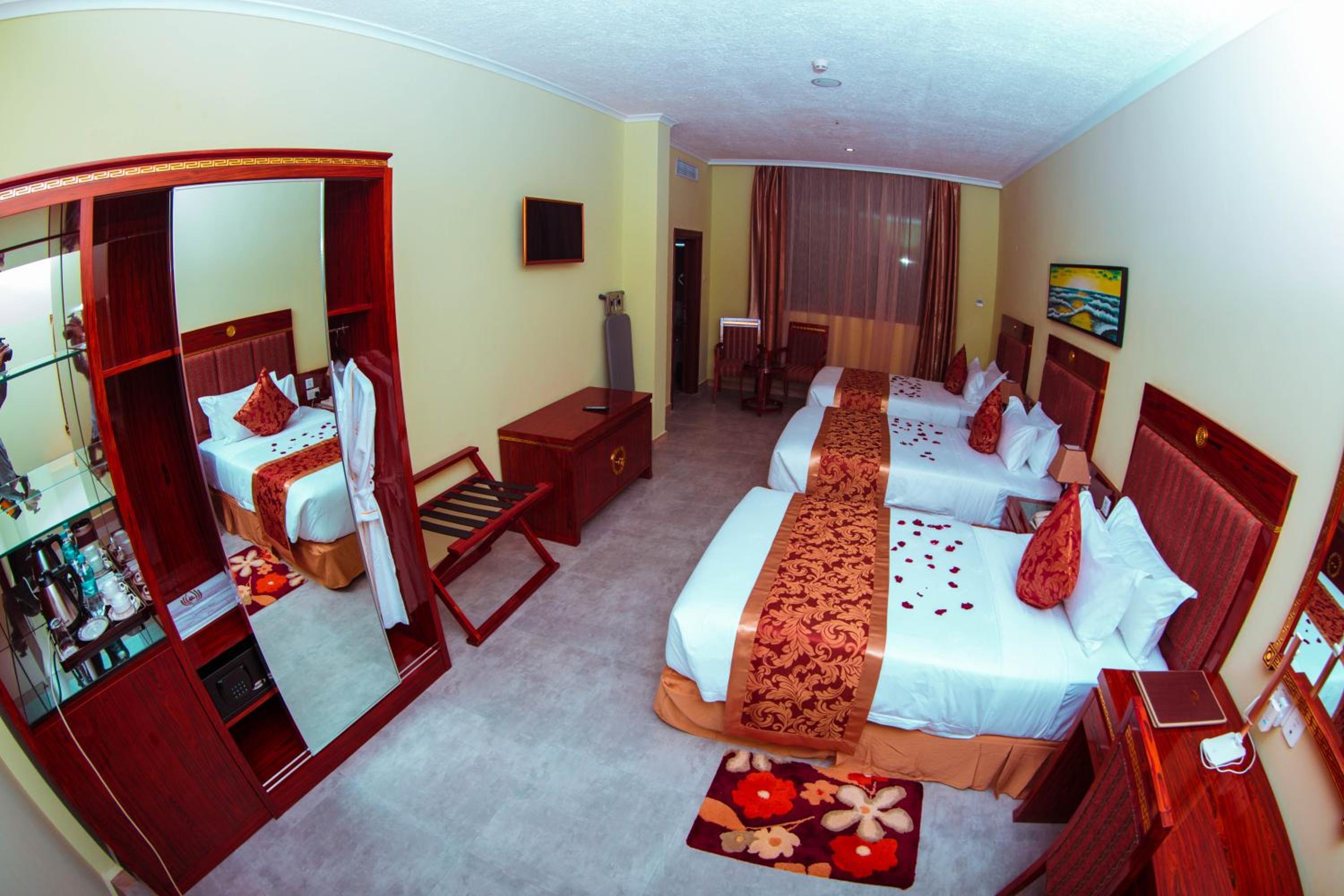 Superior Triple Room photo 3