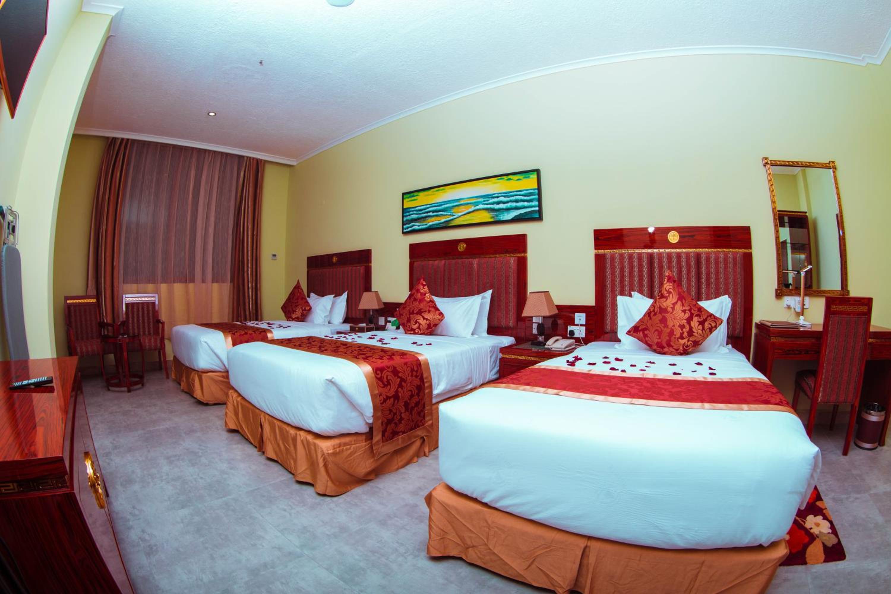 Superior Triple Room photo 2