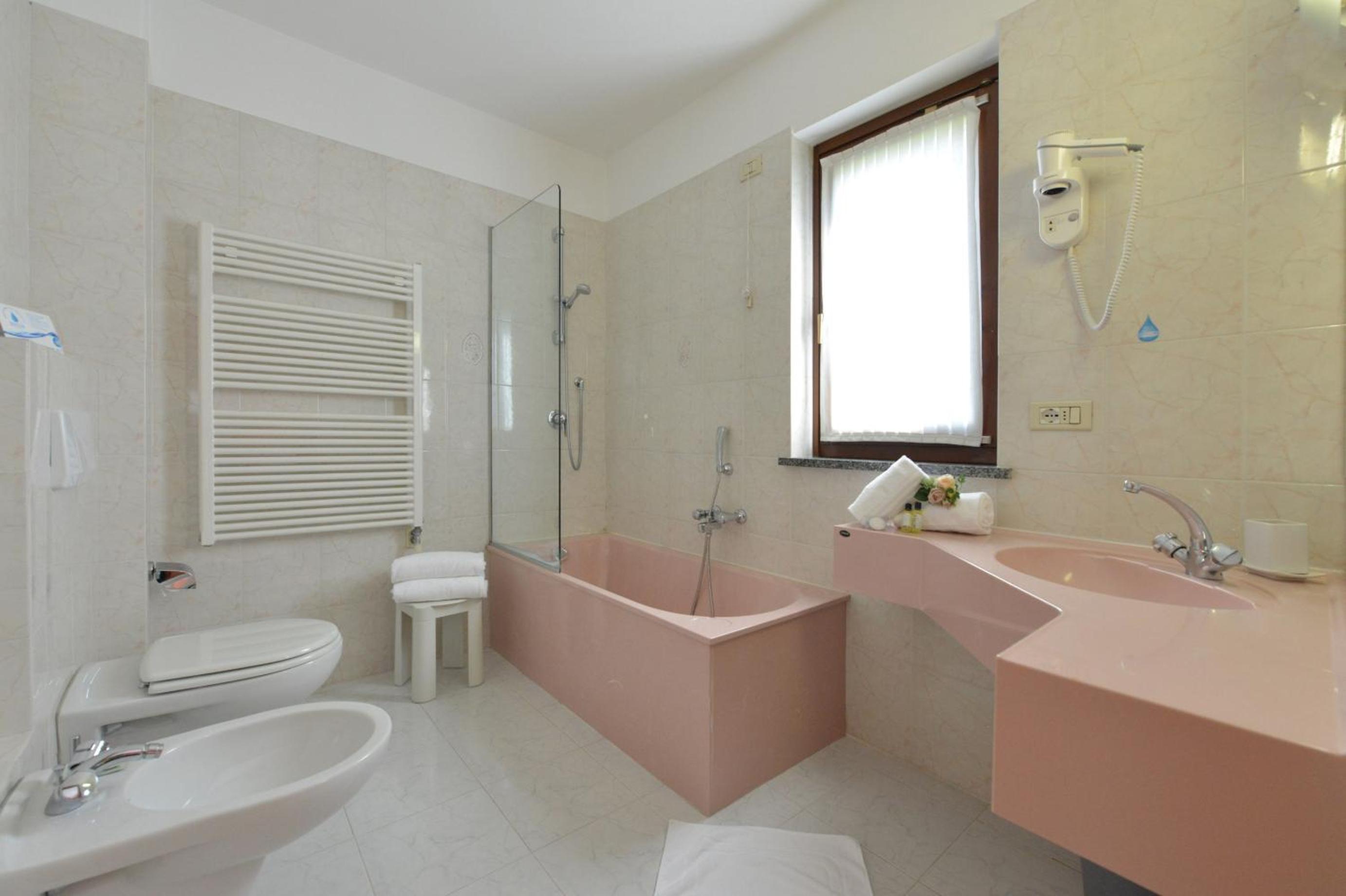 Double or Twin Room photo 3
