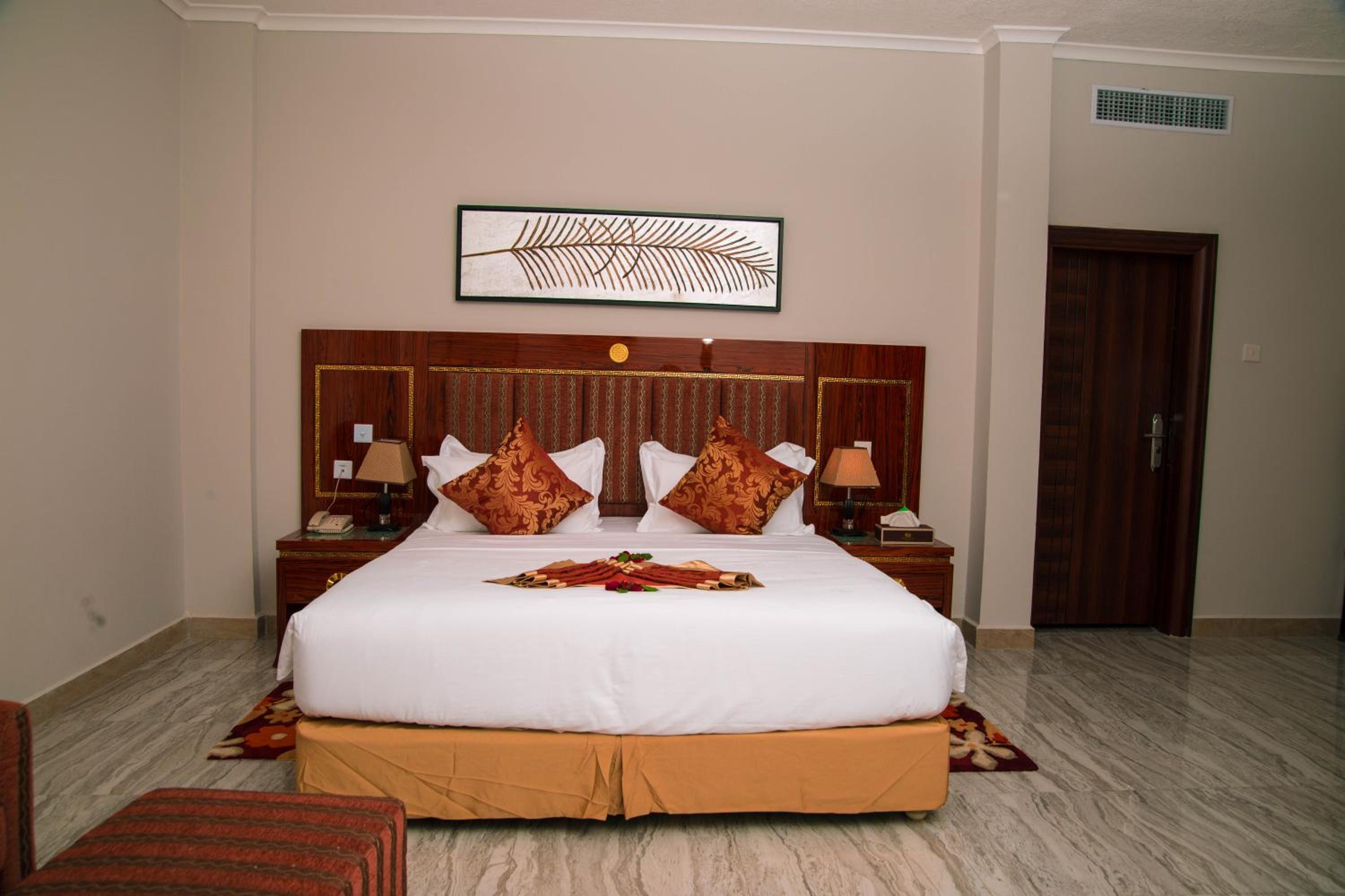 Deluxe King Room photo 2