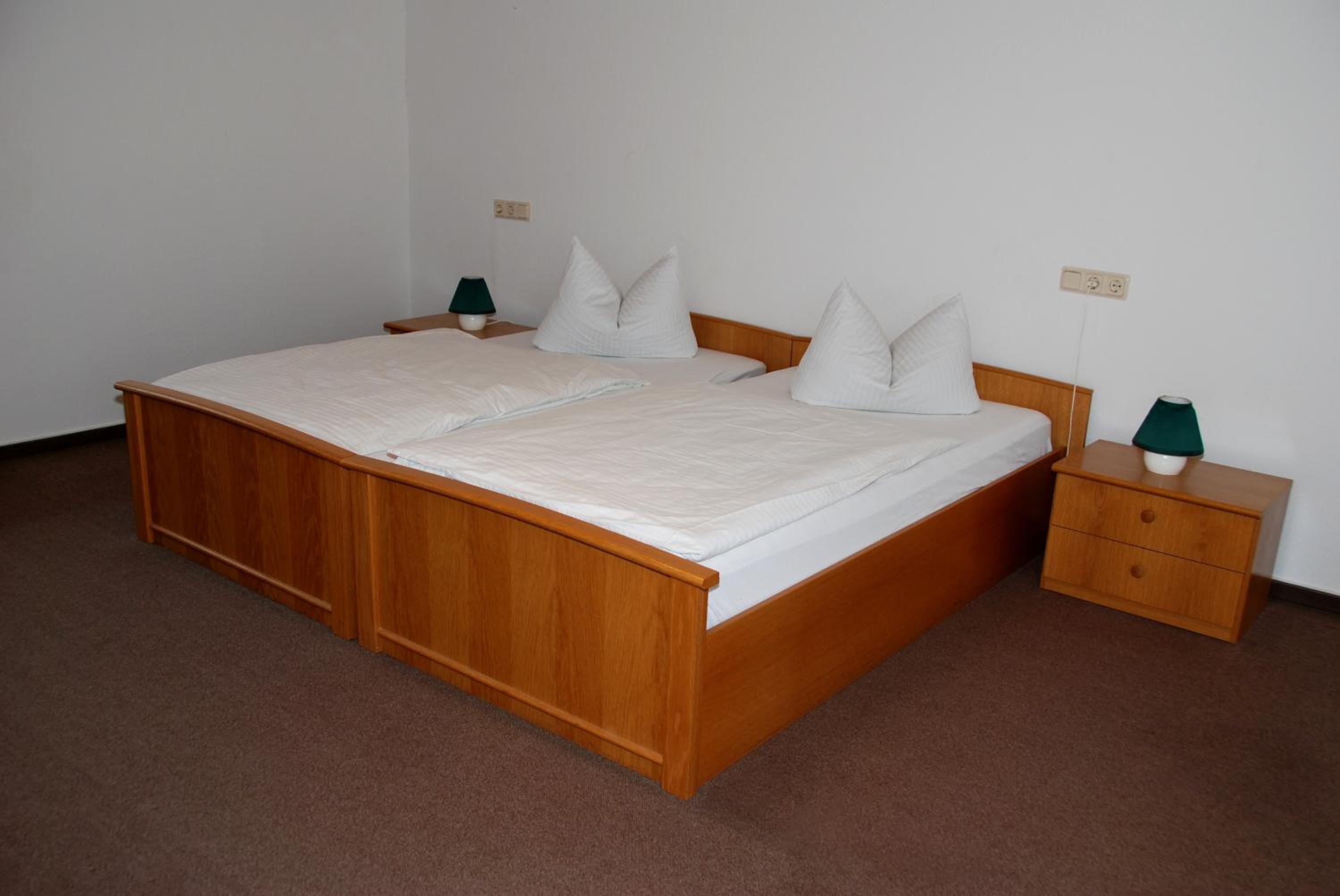 Basic Triple Room photo 1