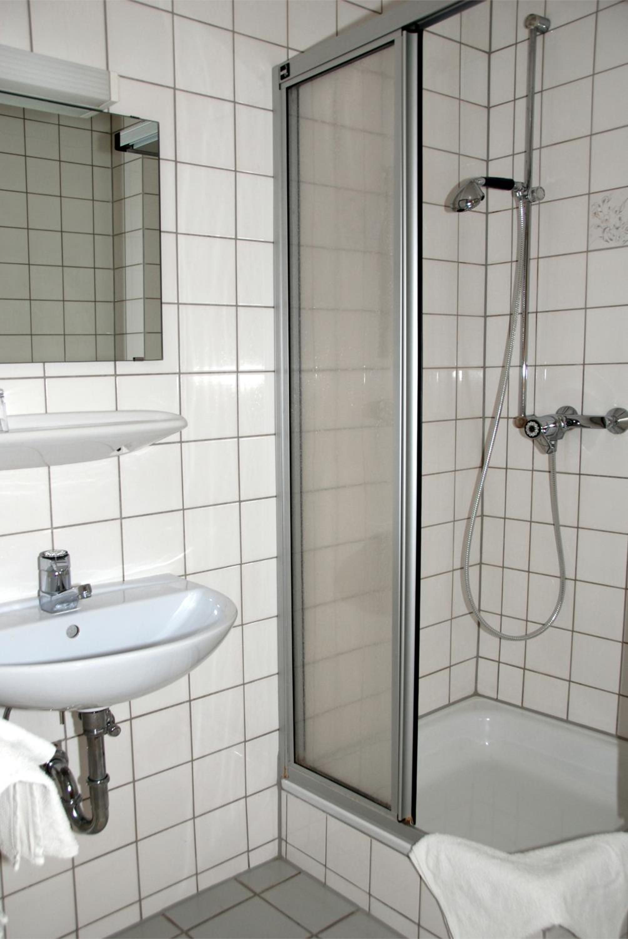 Basic Triple Room photo 2