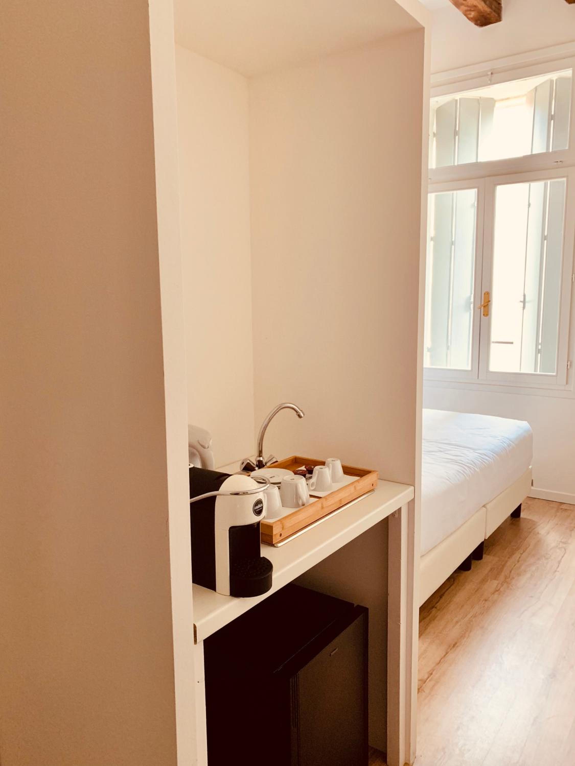 Deluxe King Room with Spa Access - Photo 4
