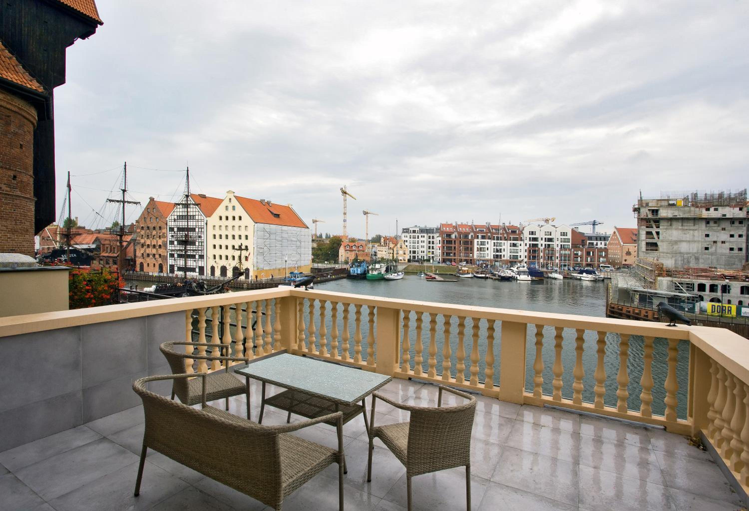 Apartment with Terrace - Photo 6