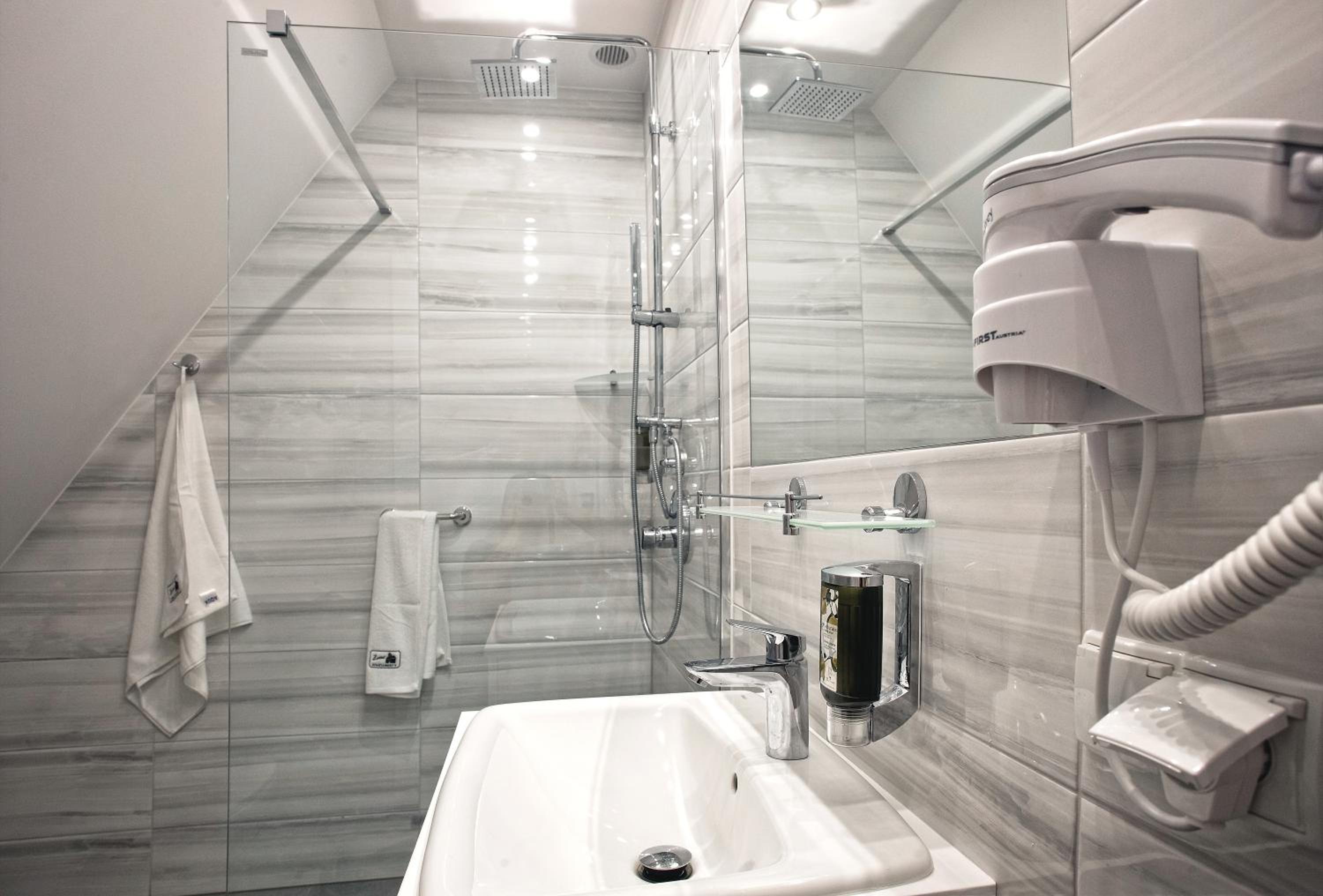 One-Bedroom Apartment - Photo 6