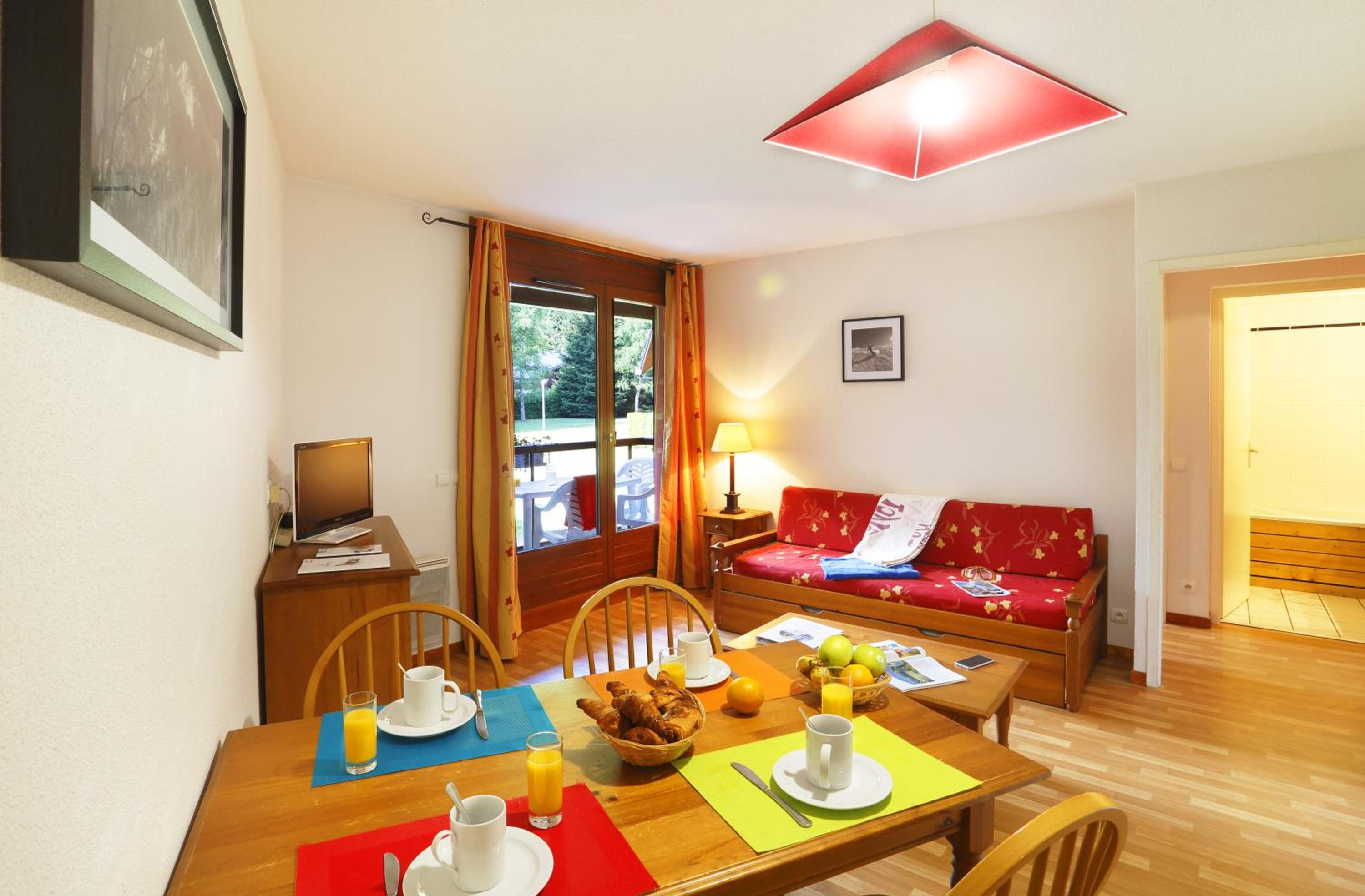 One-Bedroom Apartment (4 Adults) photo 2