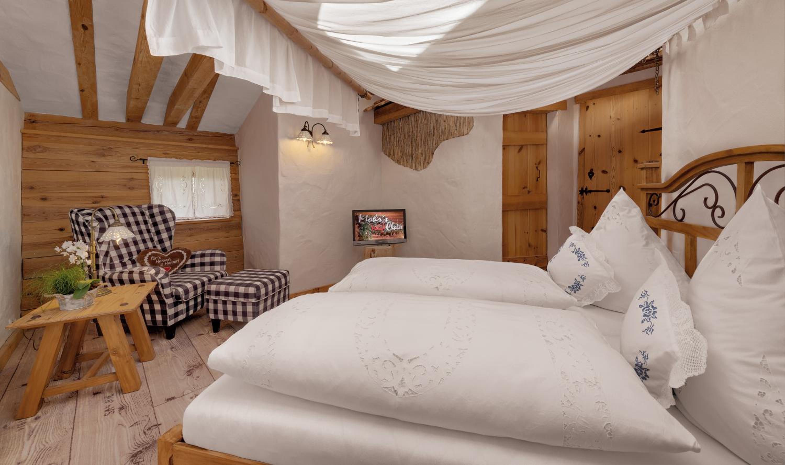 Small Double Room - Photo 1