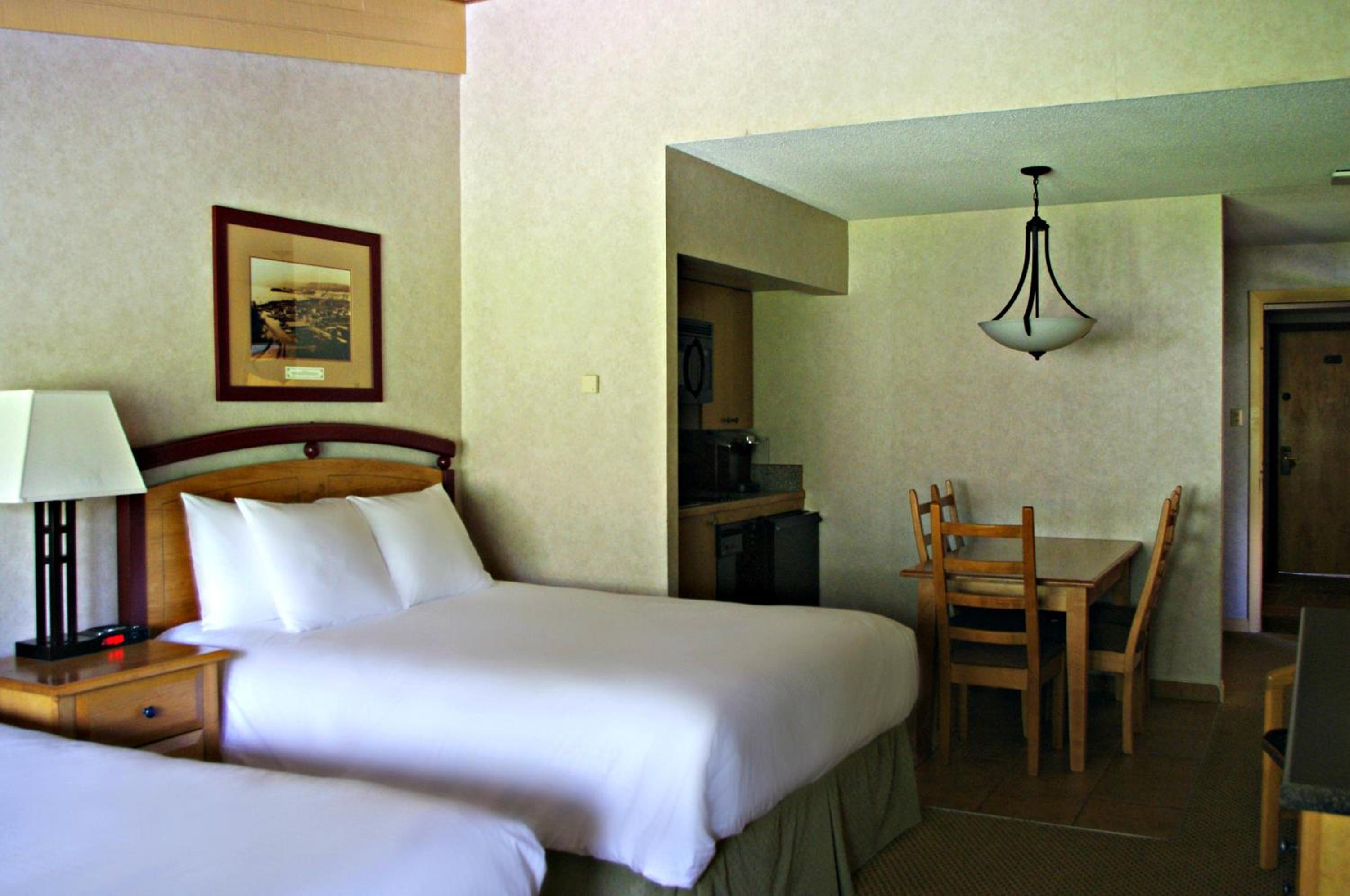 Queen Room with Balcony photo 1