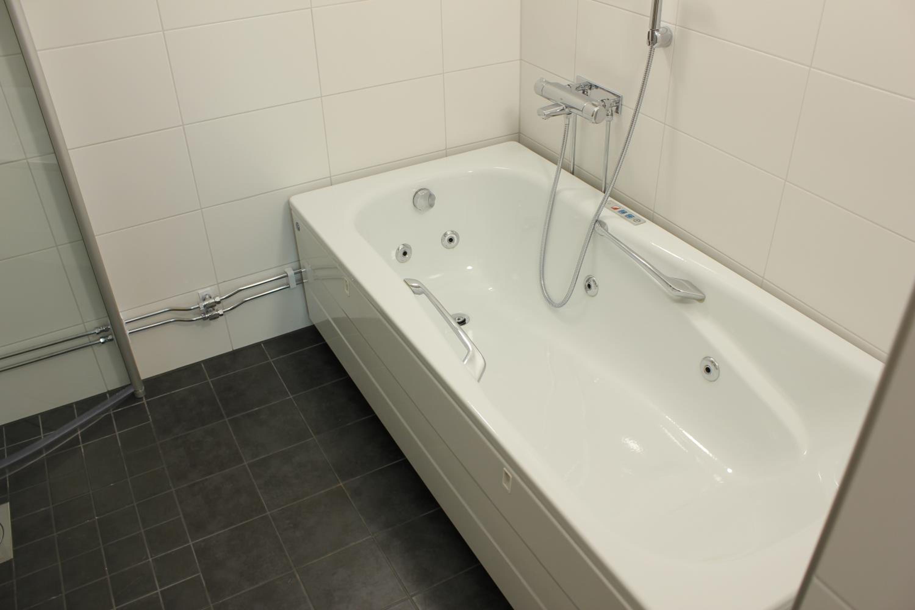Suite with Spa Bath - Non-Smoking photo 2