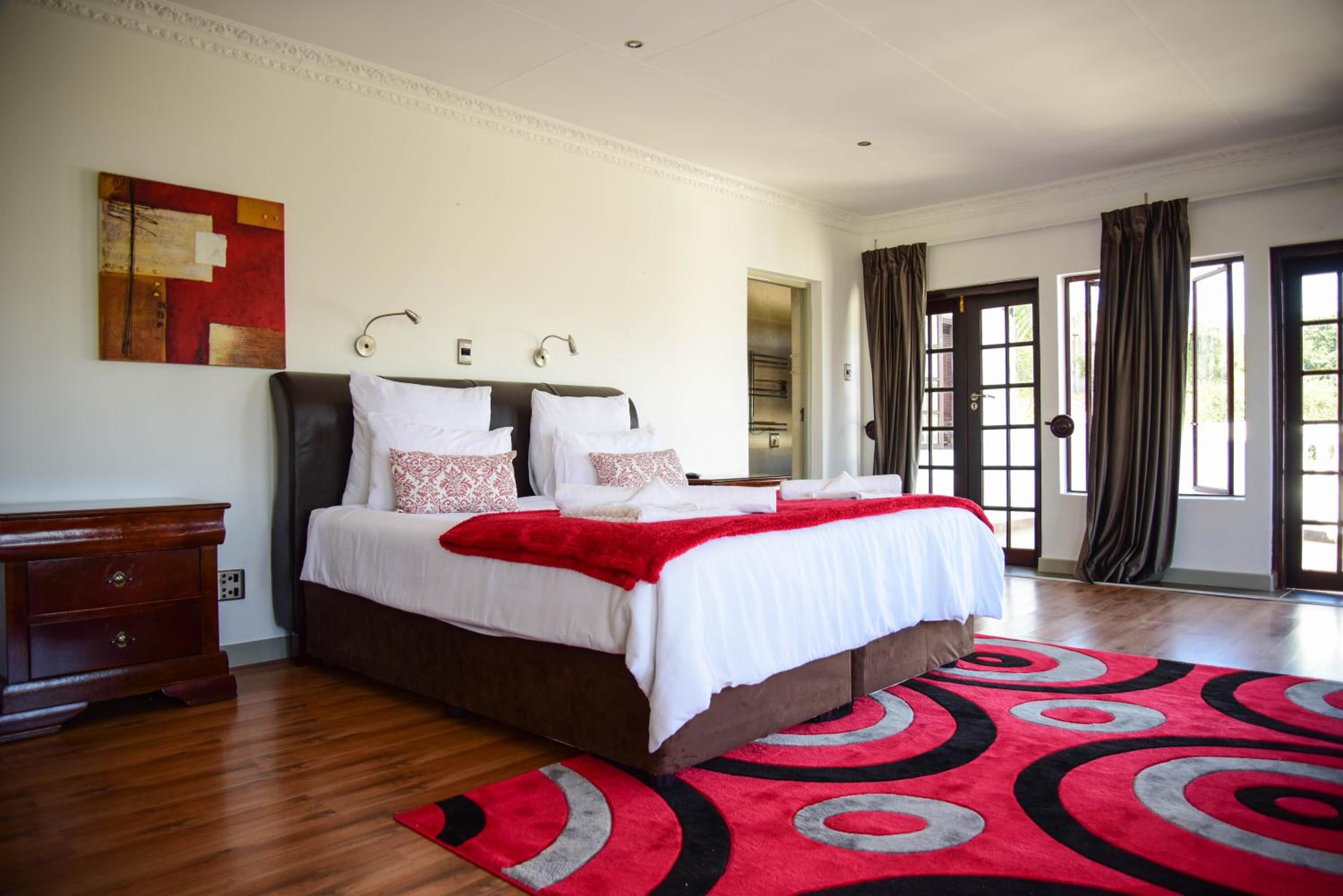 Double Room with Lake View - Photo 6