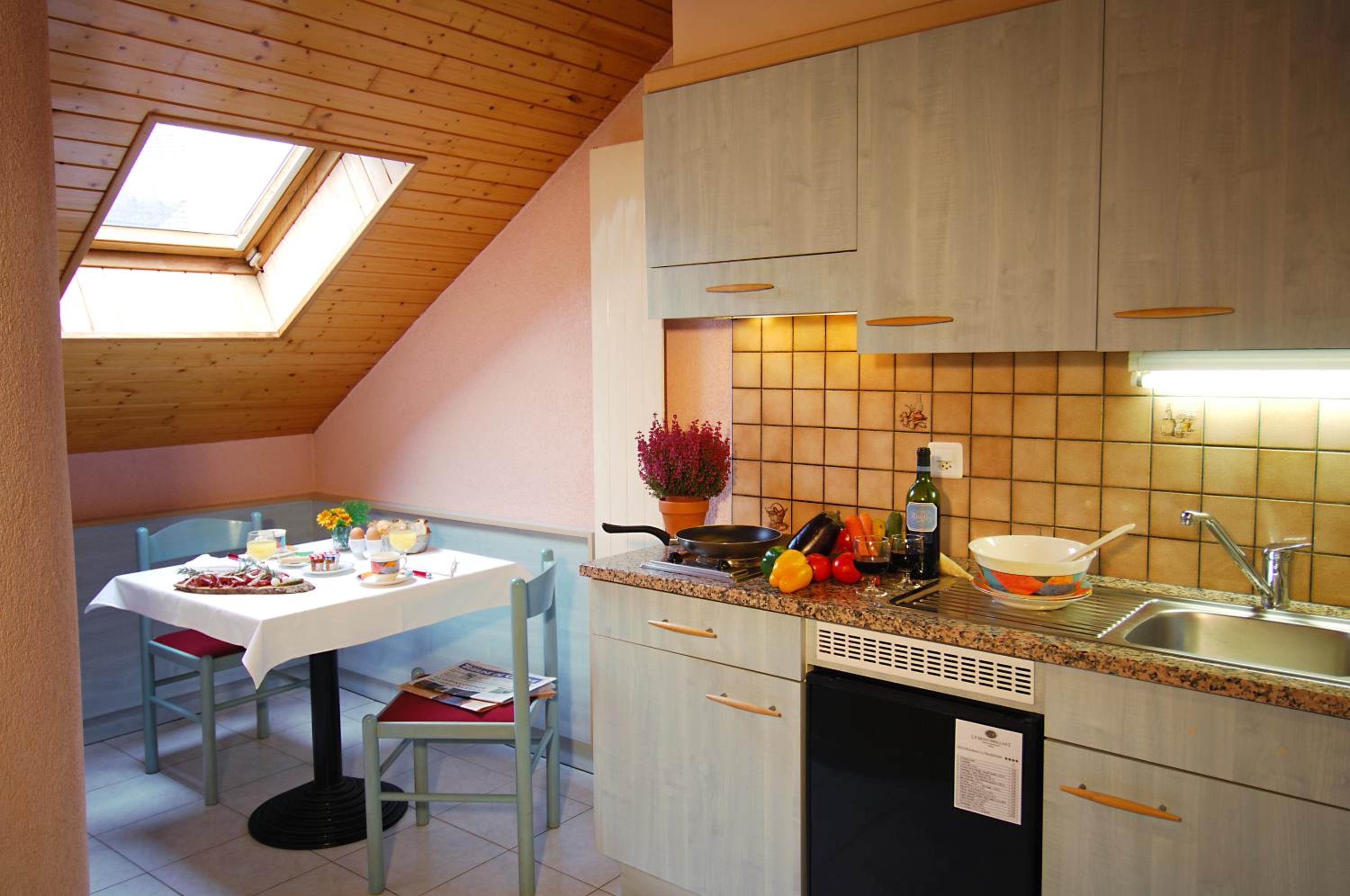 Superior Double Room with Kitchenette thumbnail 6