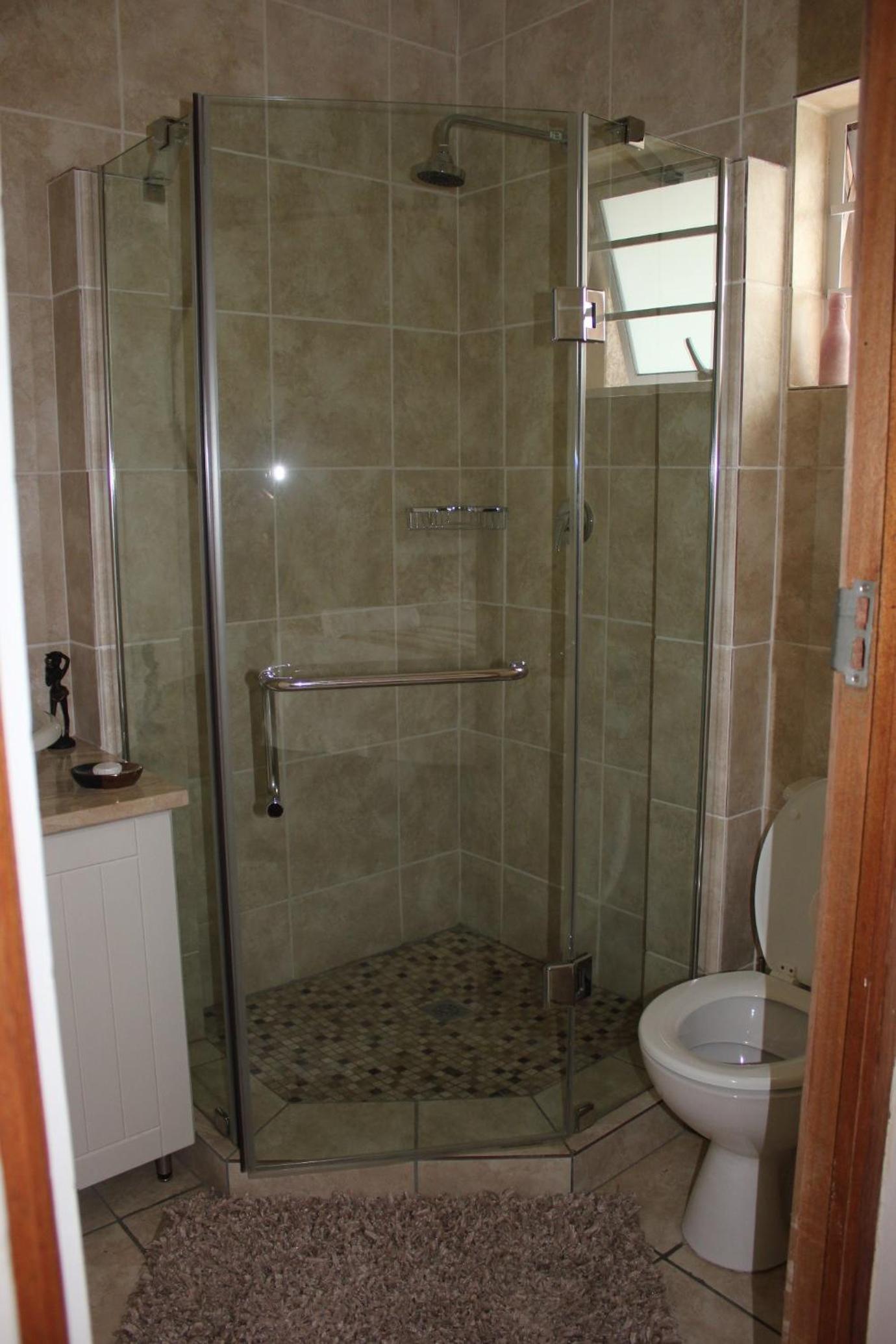Deluxe Queen Room - Photo 5