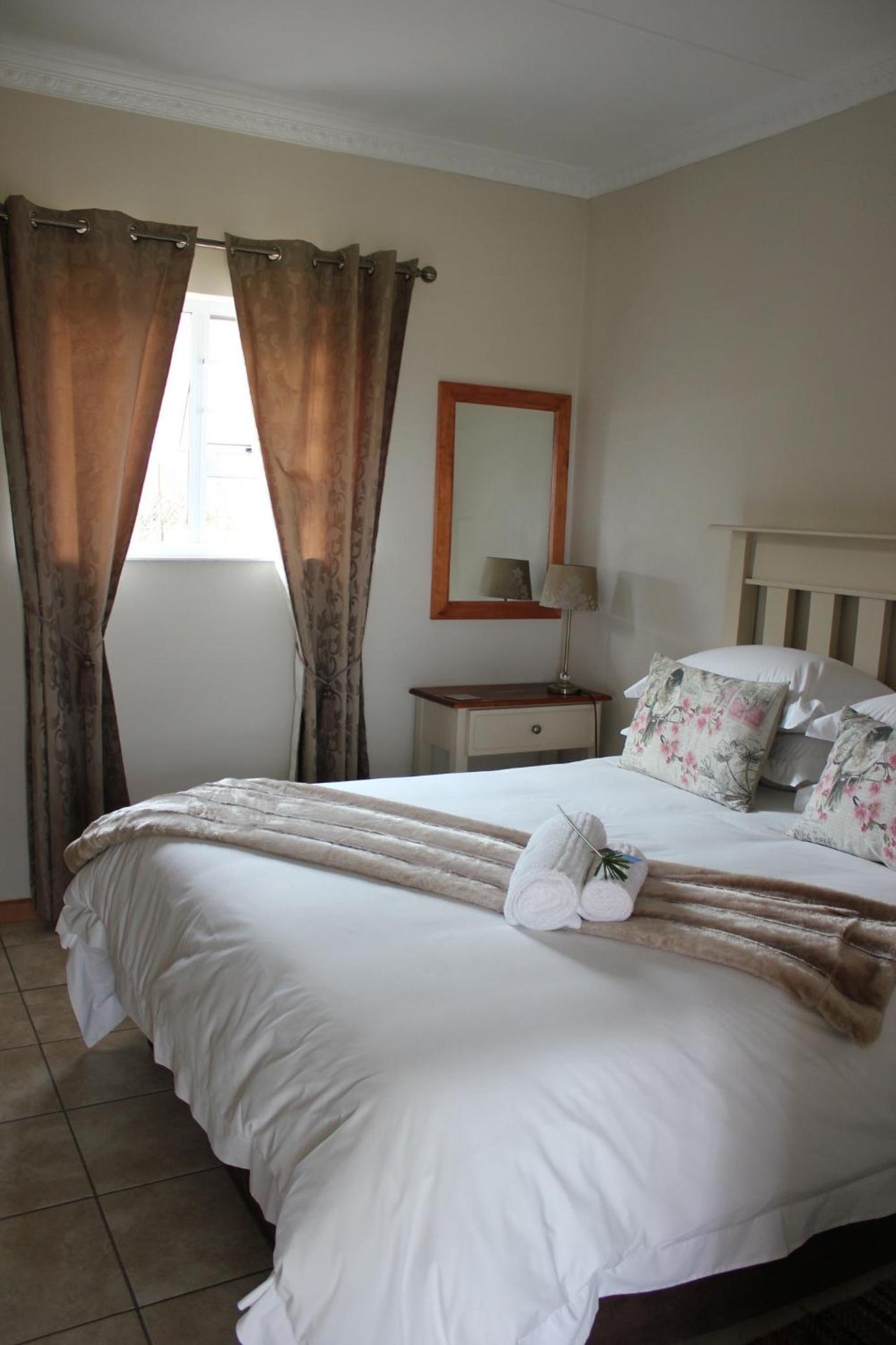 Deluxe Queen Room - Photo 6