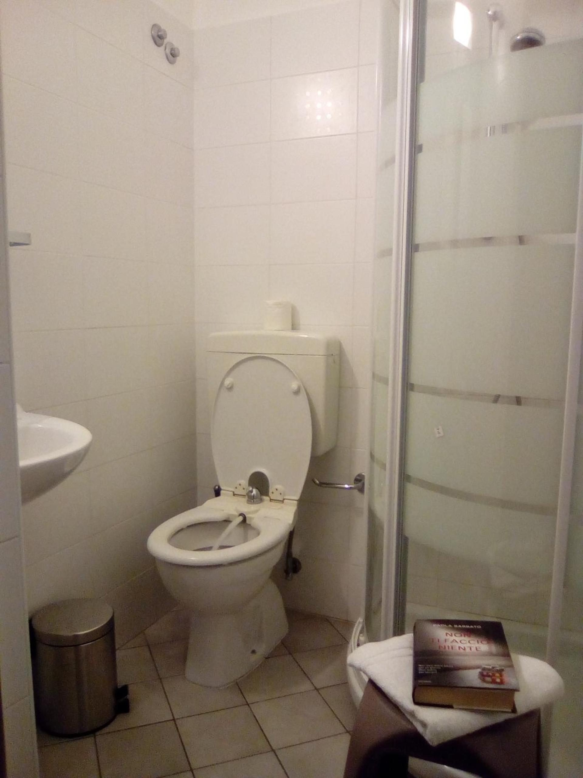 Double Room - Photo 21