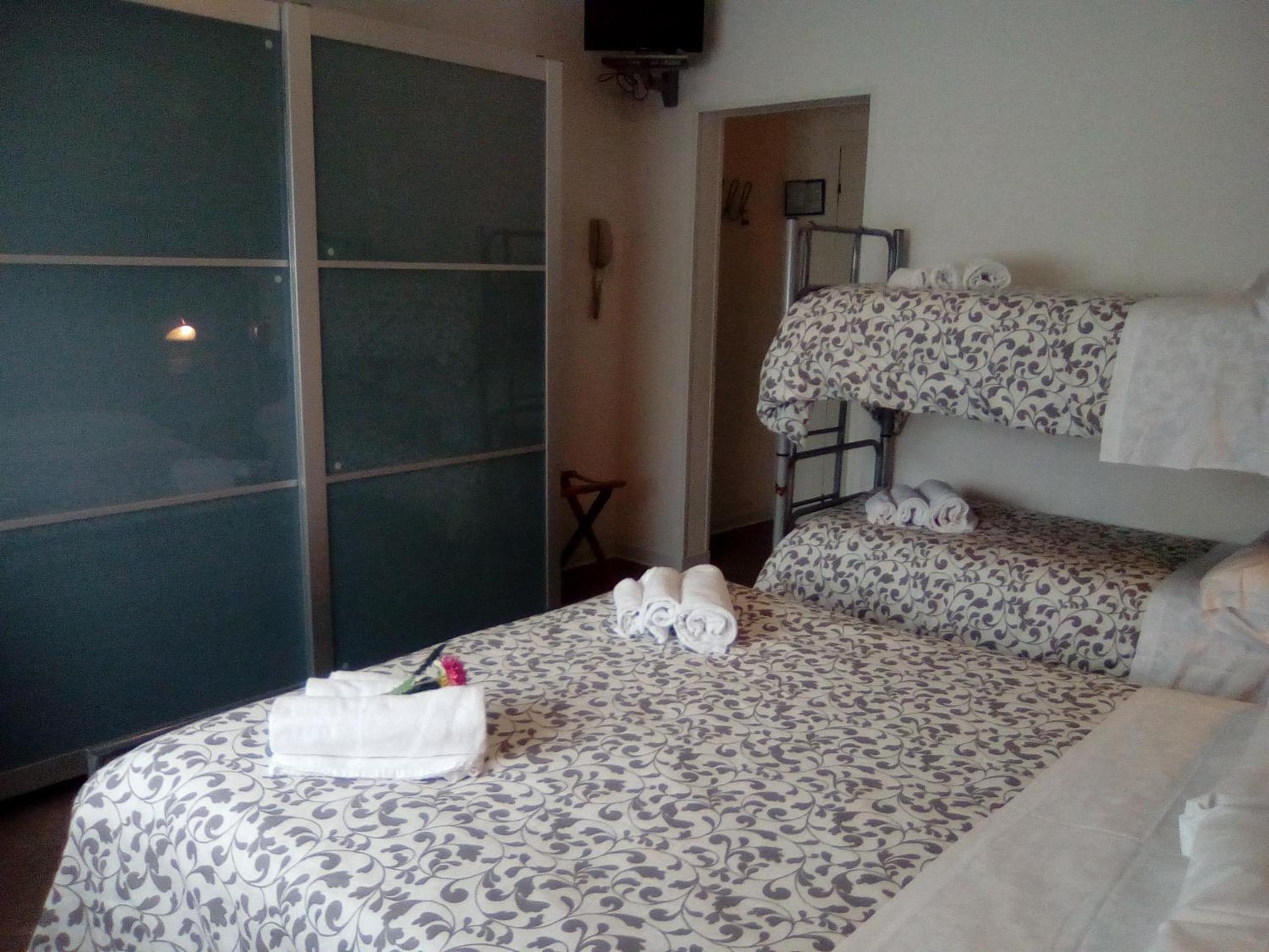 Quadruple Room - Photo 6