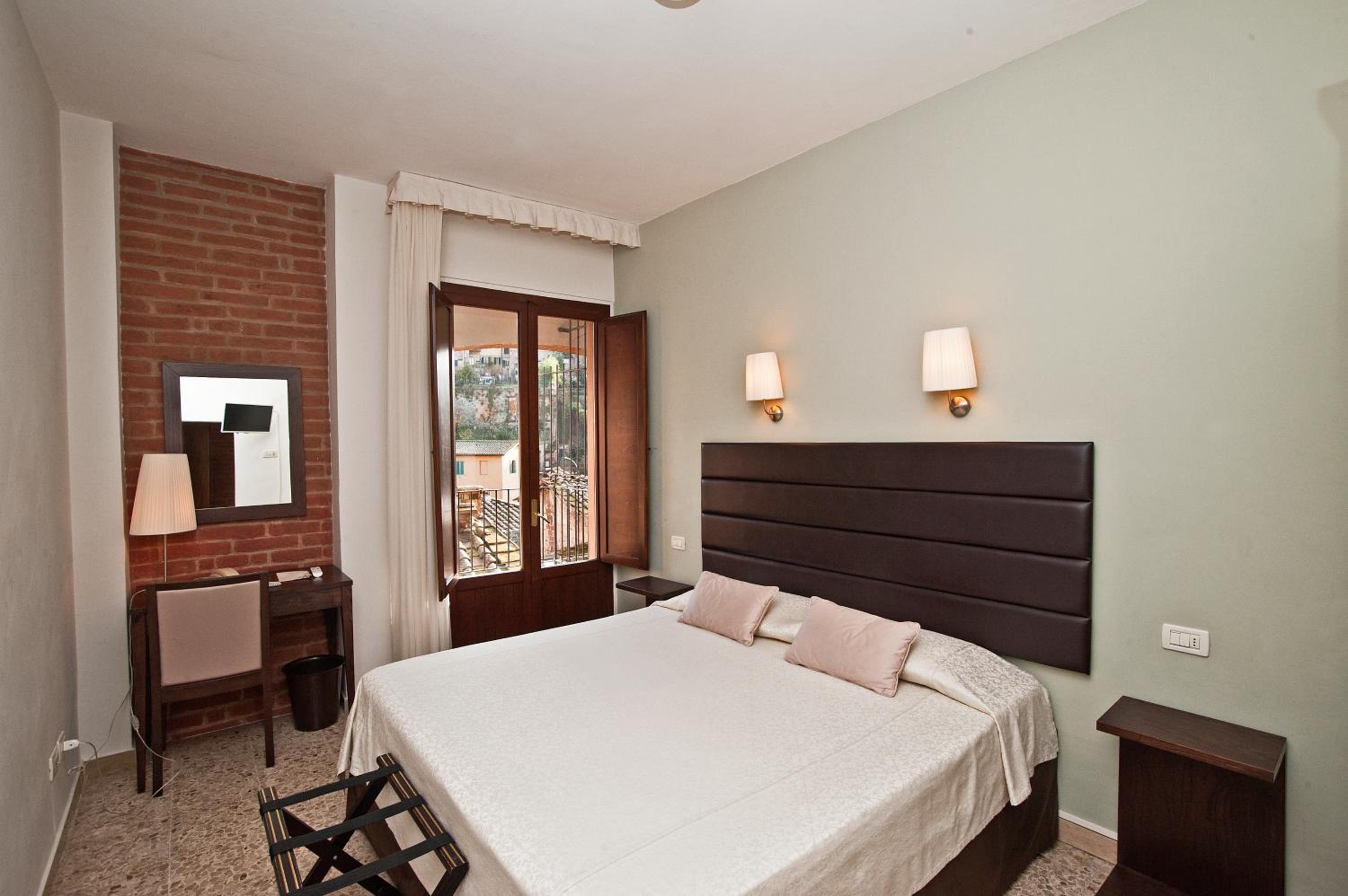 Classic Double or Twin Room with City View