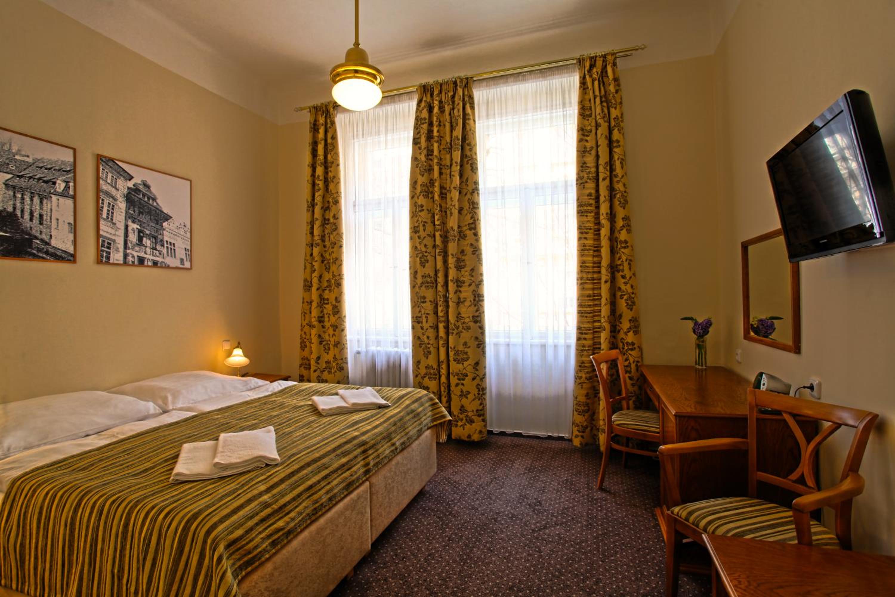 Double or Twin Room - Photo 3