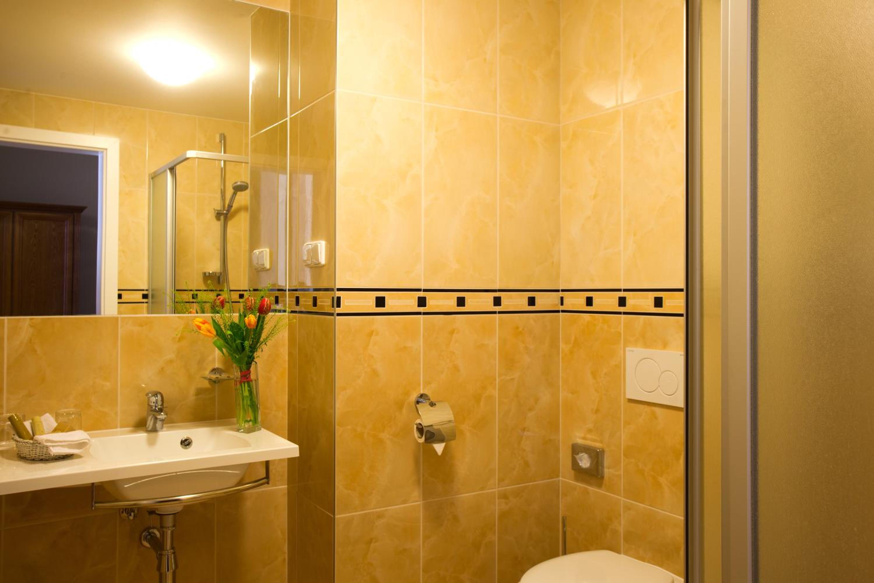 Double or Twin Room - Photo 6