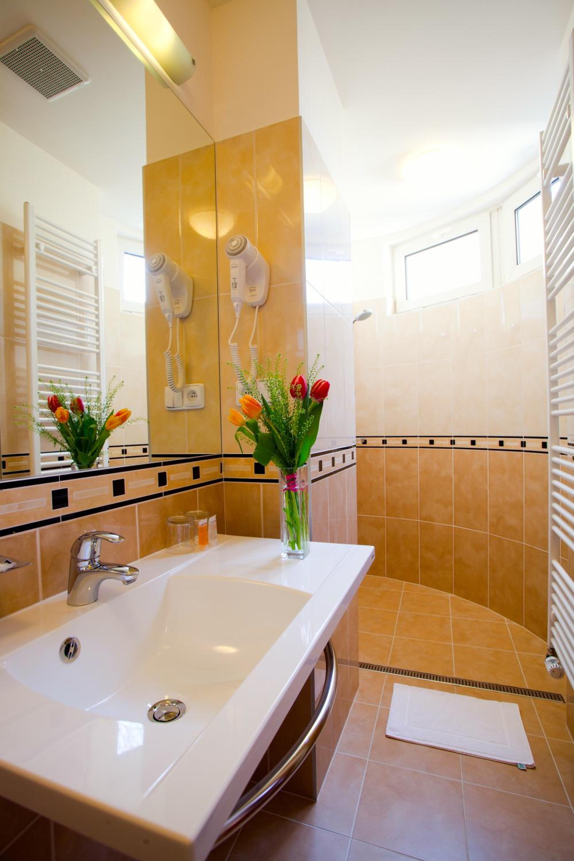 Double or Twin Room - Photo 7