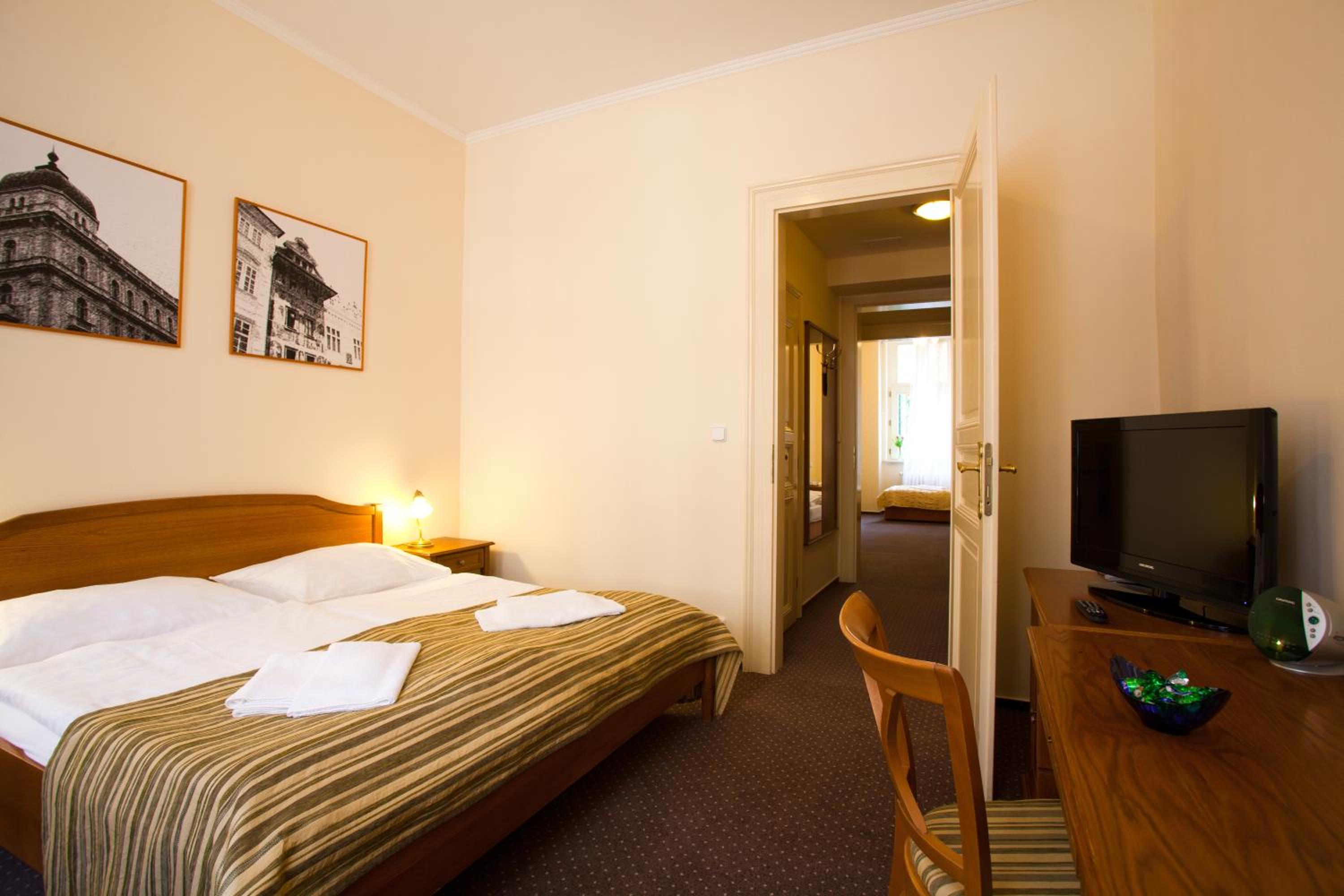 Double or Twin Room - Photo 2