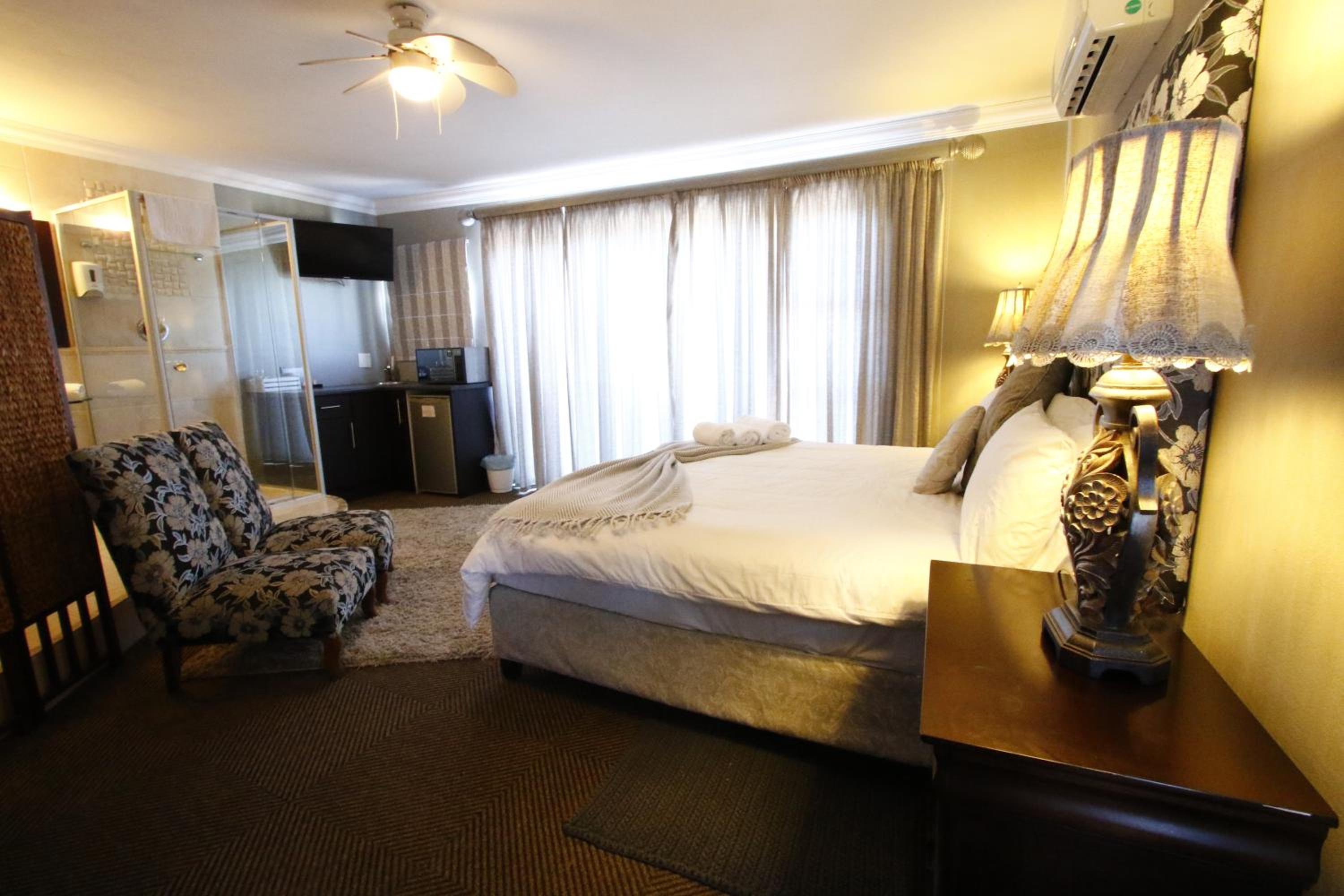 Deluxe Double or Twin Room with Sea View photo 2