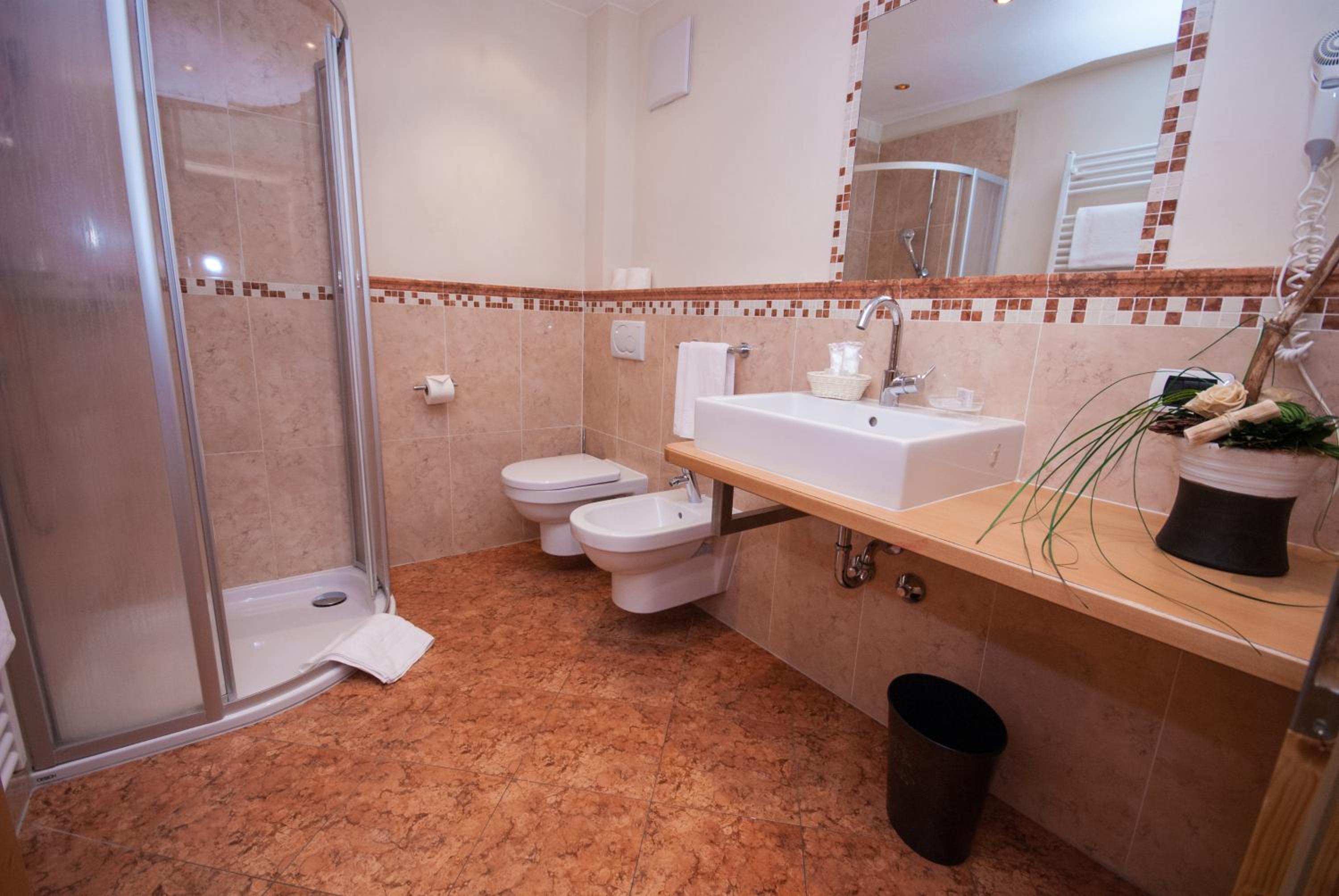 Double or Twin Room - Photo 6
