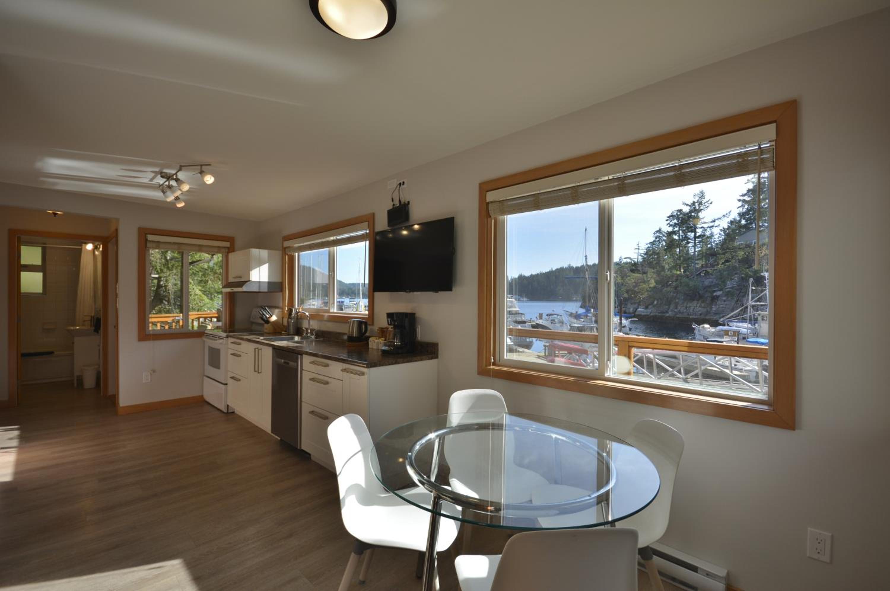 Studio Oceanfront Cottage photo 3